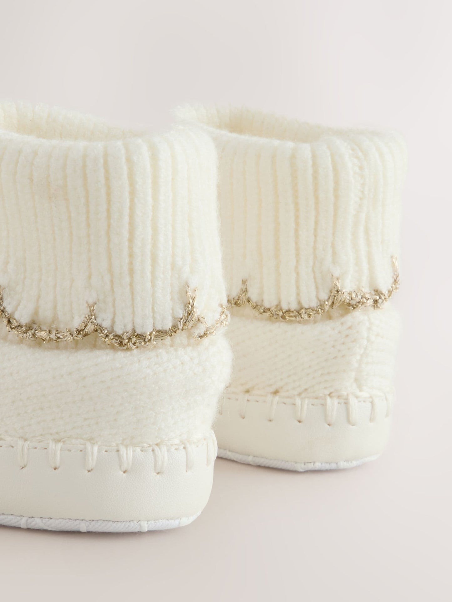 Baby Girls Scallop Edge Knitted Padders Booties with Bow image 4