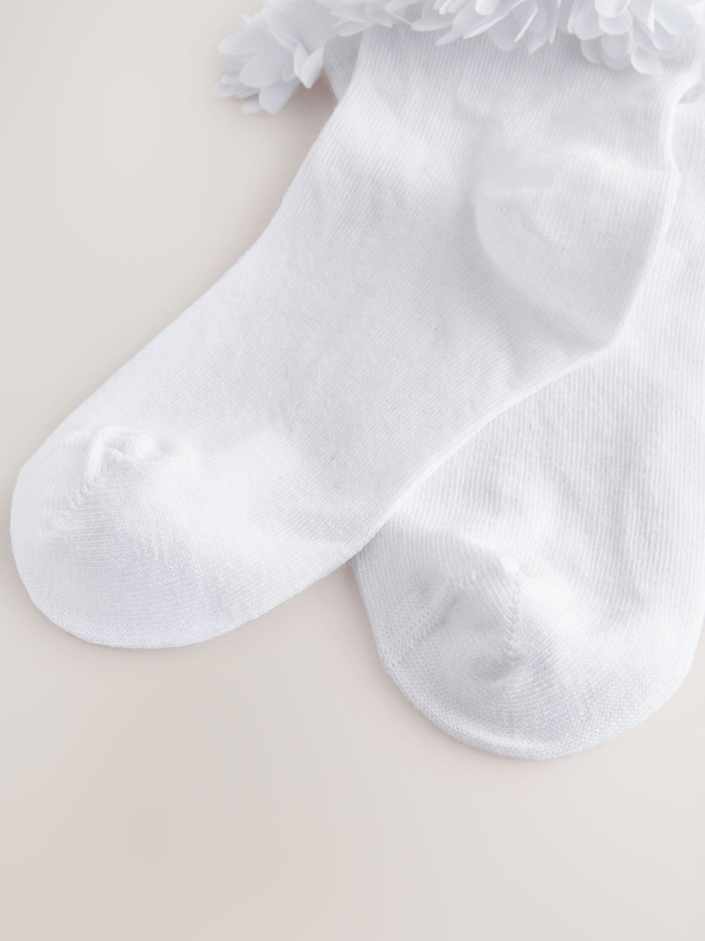 White 2 Pack Cotton Rich Bridesmaid Ankle Socks image 3