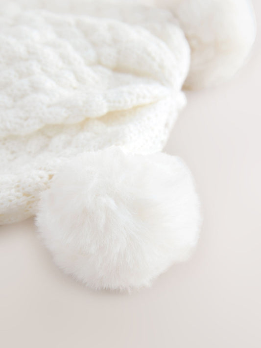 White Baby Double Pom Knitted Hat (0mths-2yrs)