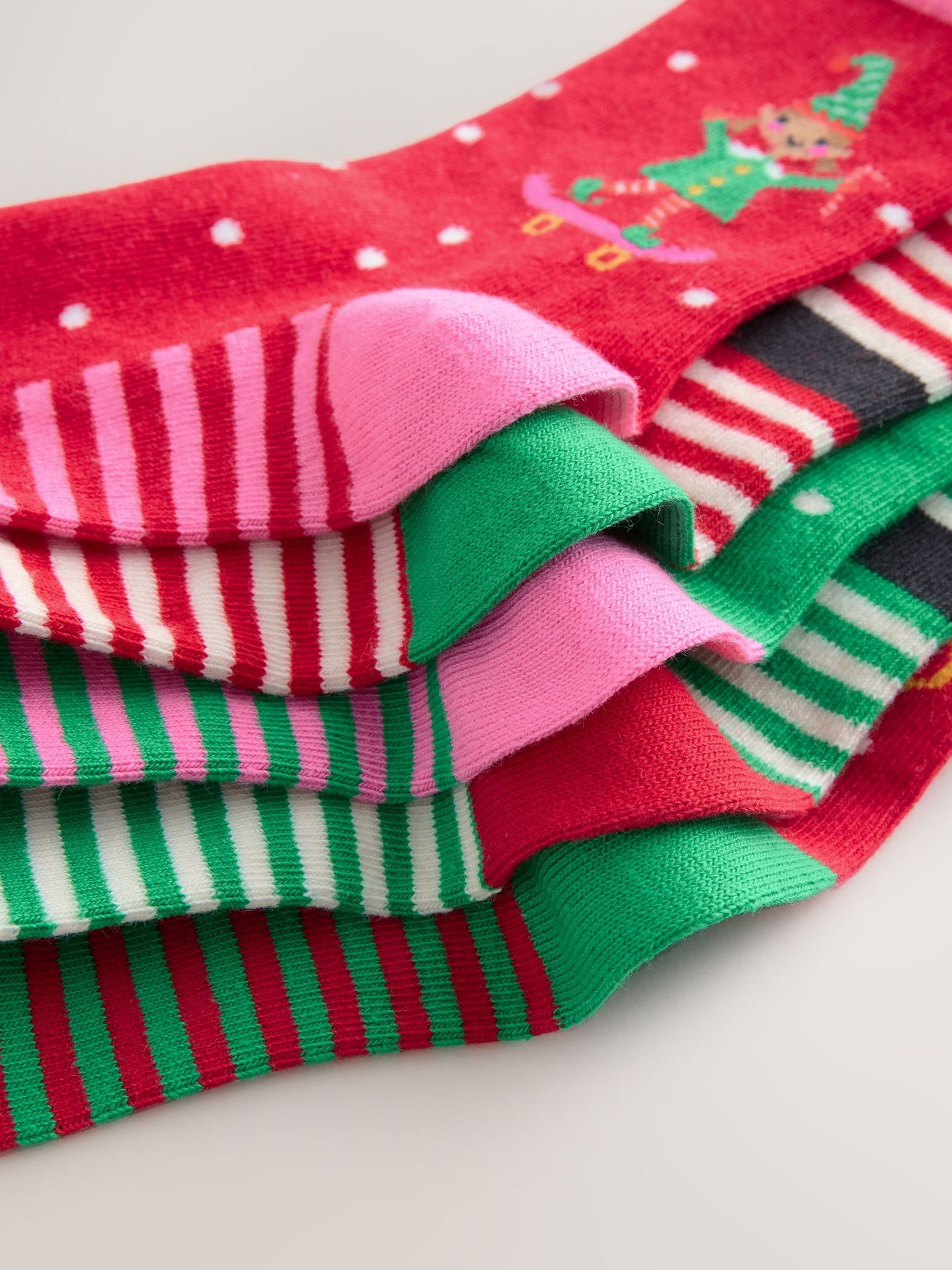 Red/Green Cotton Rich Christmas Character Print Ankle Socks 5 Pack image 3