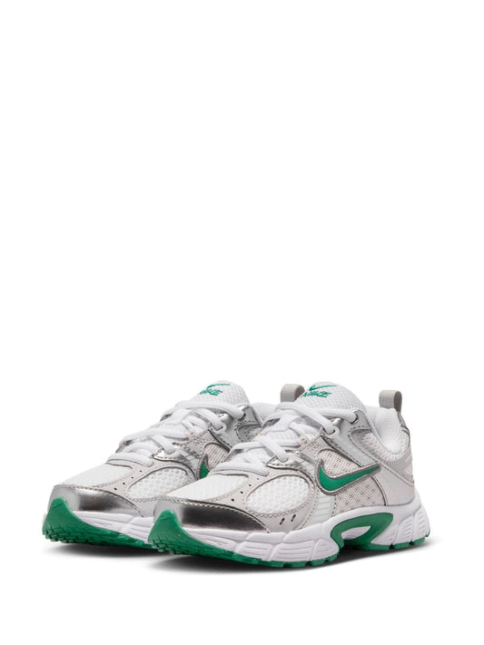 Nike White Junior V5 Runner Trainers image 2