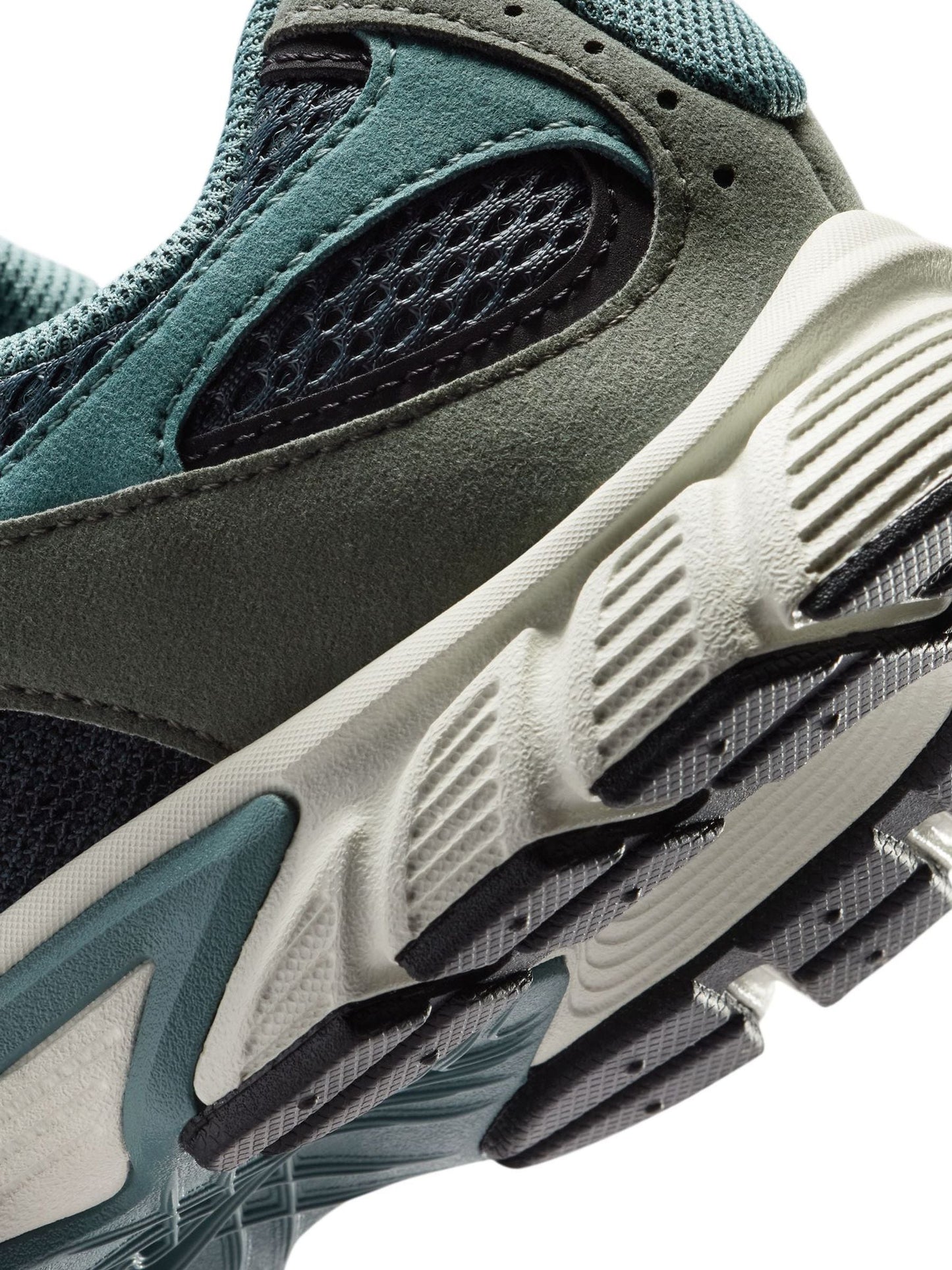 Nike Grey Green Youth V5 Runner Trainers image 7