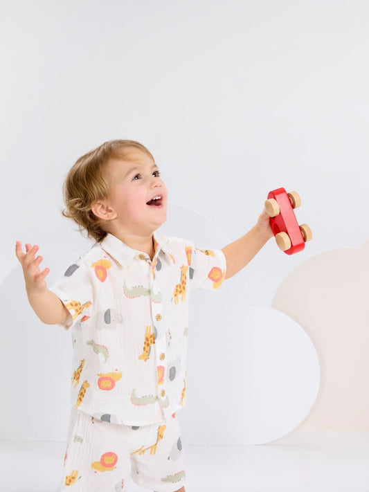 Huggies White Shirt, Shorts & Hats 3 Piece Set image 2