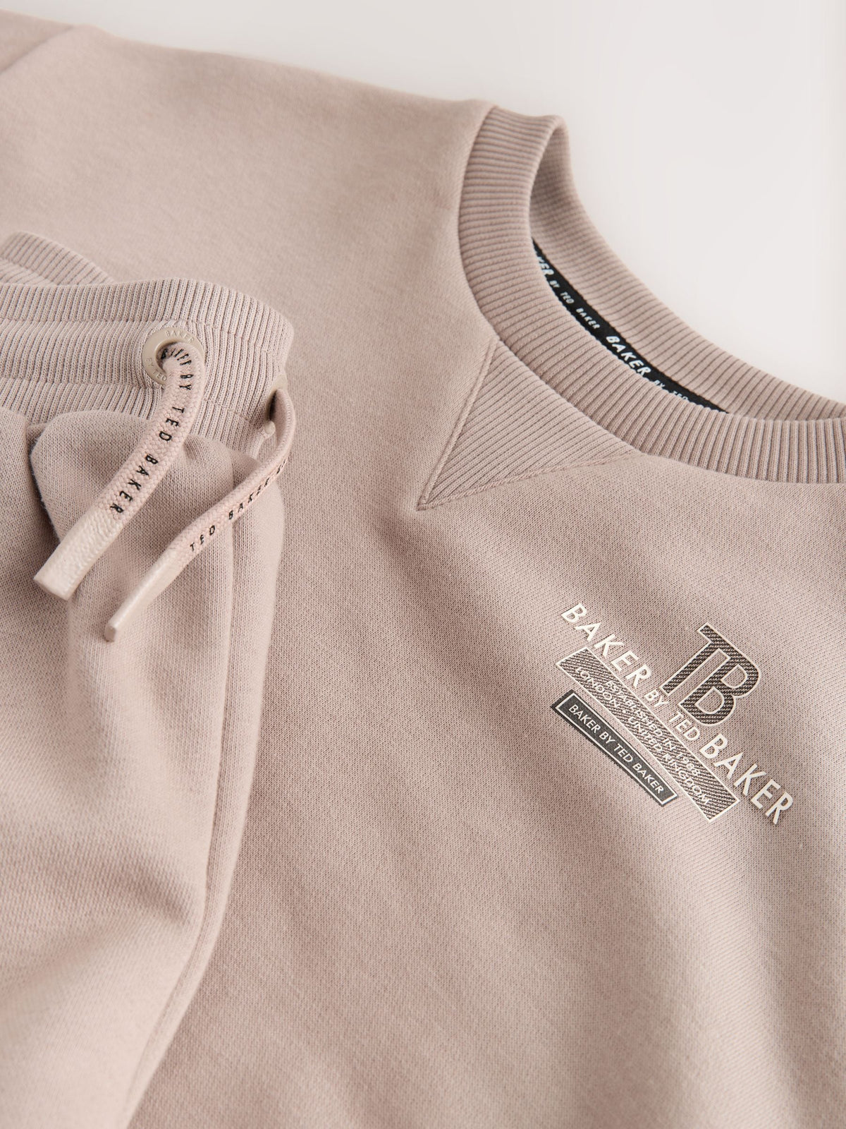 Dsiney Kidz - Baker by Ted Baker Short Sleeve Graphic Sweatshirt and Shorts Set image 11