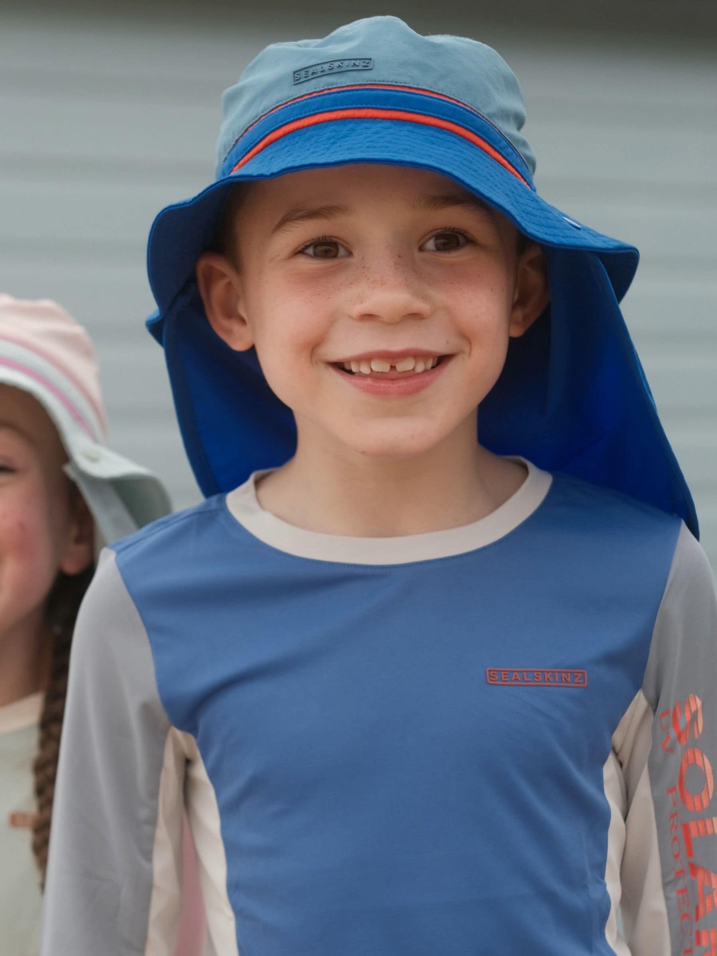 Sealskinz Blue Woodton Kid's Boonie Hat with Neck Protector image 2