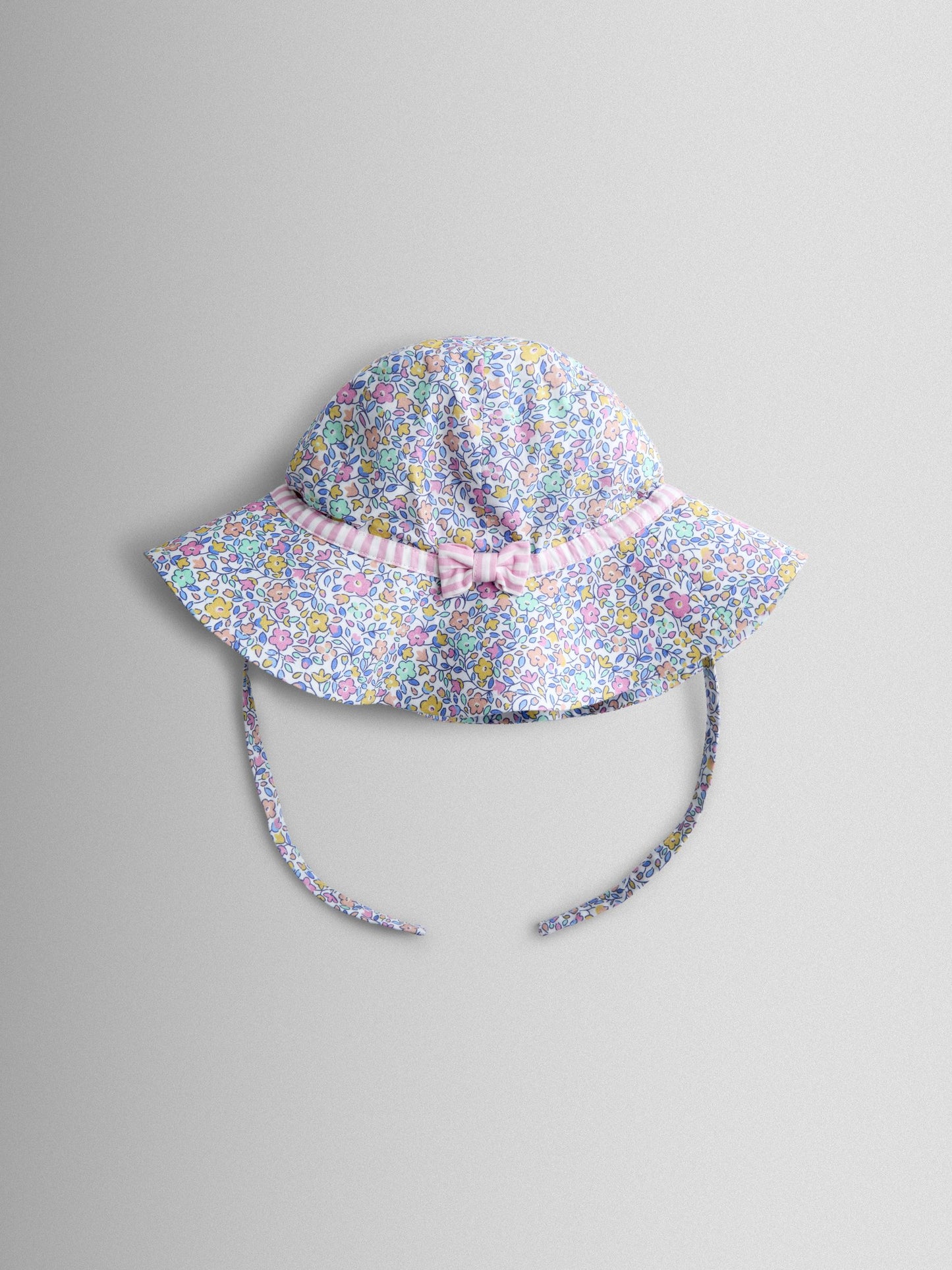JoJo Maman Bébé Cream Floral Spliced Dungarees T-Shirt and Hat Set image 6