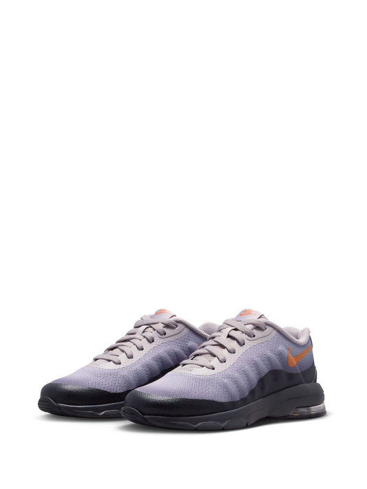 Nike Grey/Black Orange Junior Air Max Invigor Trainers image 2