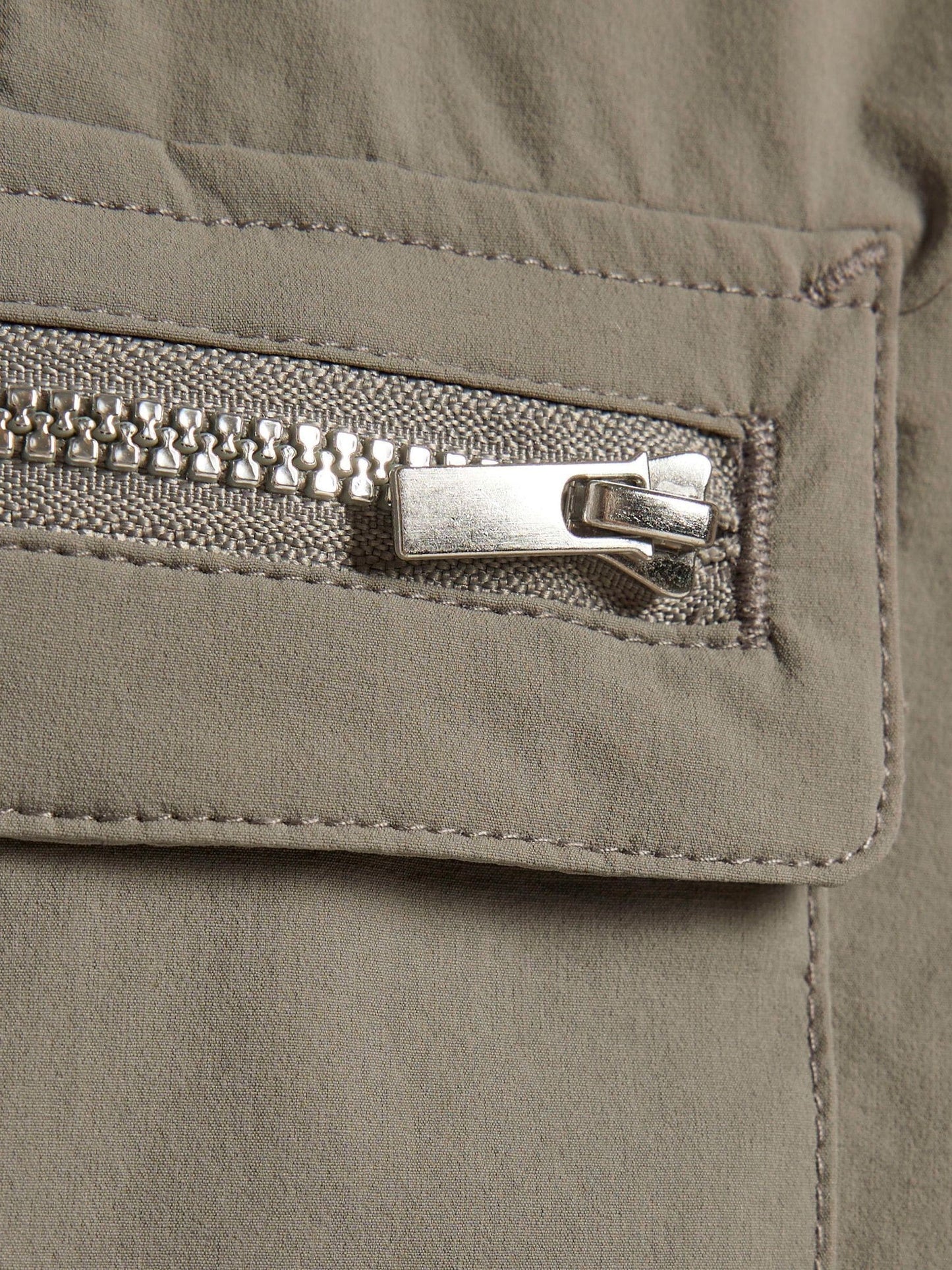 Dsiney Kidz - River Island Warm Grey Zip Pocket Cargo Shorts image 4