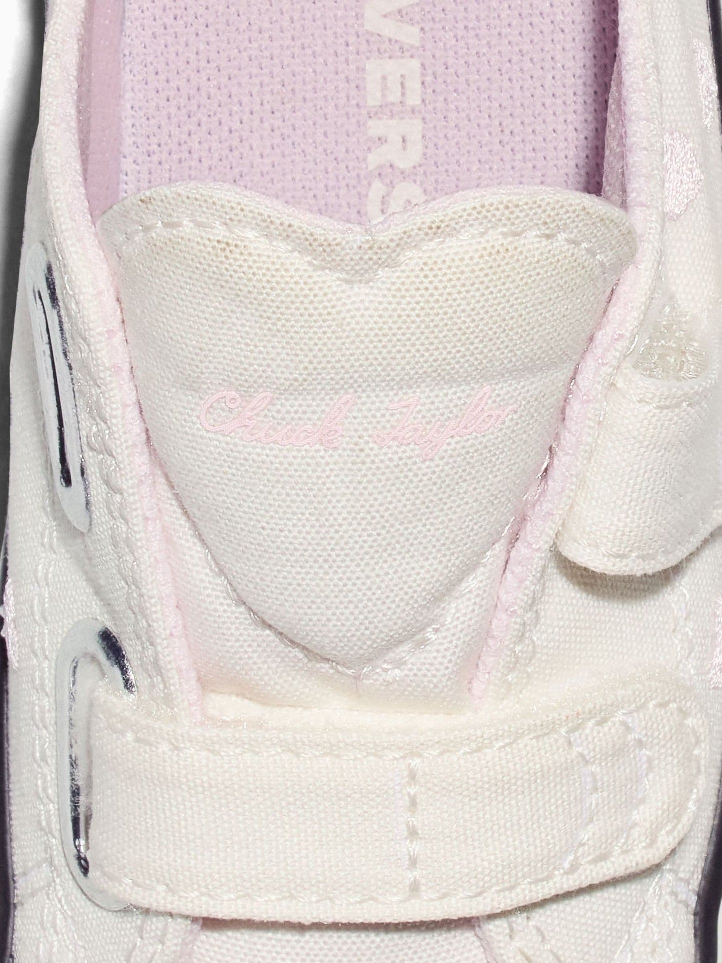 Converse White Chuck Taylor Toddler Heart 1V Trainers image 7