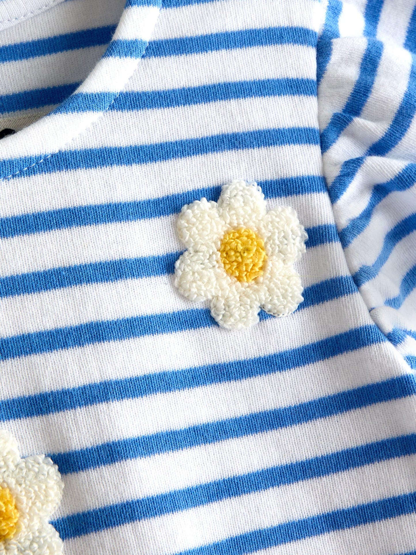 Dsiney Kidz - JoJo Maman Bébé Blue Daisy Bouclé Appliqué Frill Sleeve T-Shirt image 3
