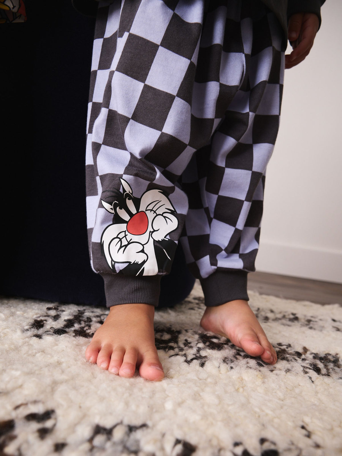 Charcoal/Neutral Looney Tunes Oversized Pyjamas 2 Pack (9mths-8yrs) - image 5