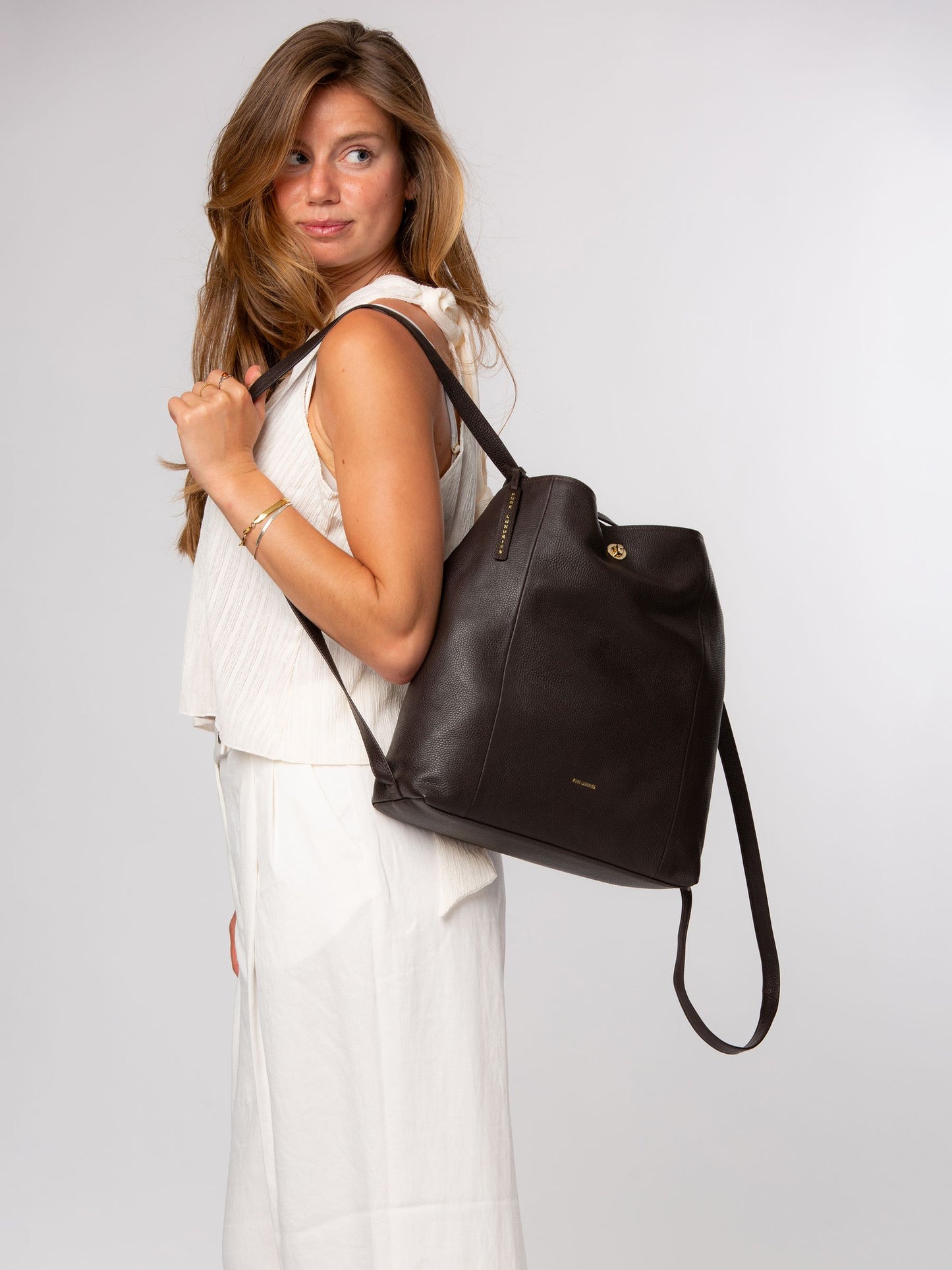 Pure Luxuries London Brown 'Luxe' Leather Backpack and Shoulder Bag image 1