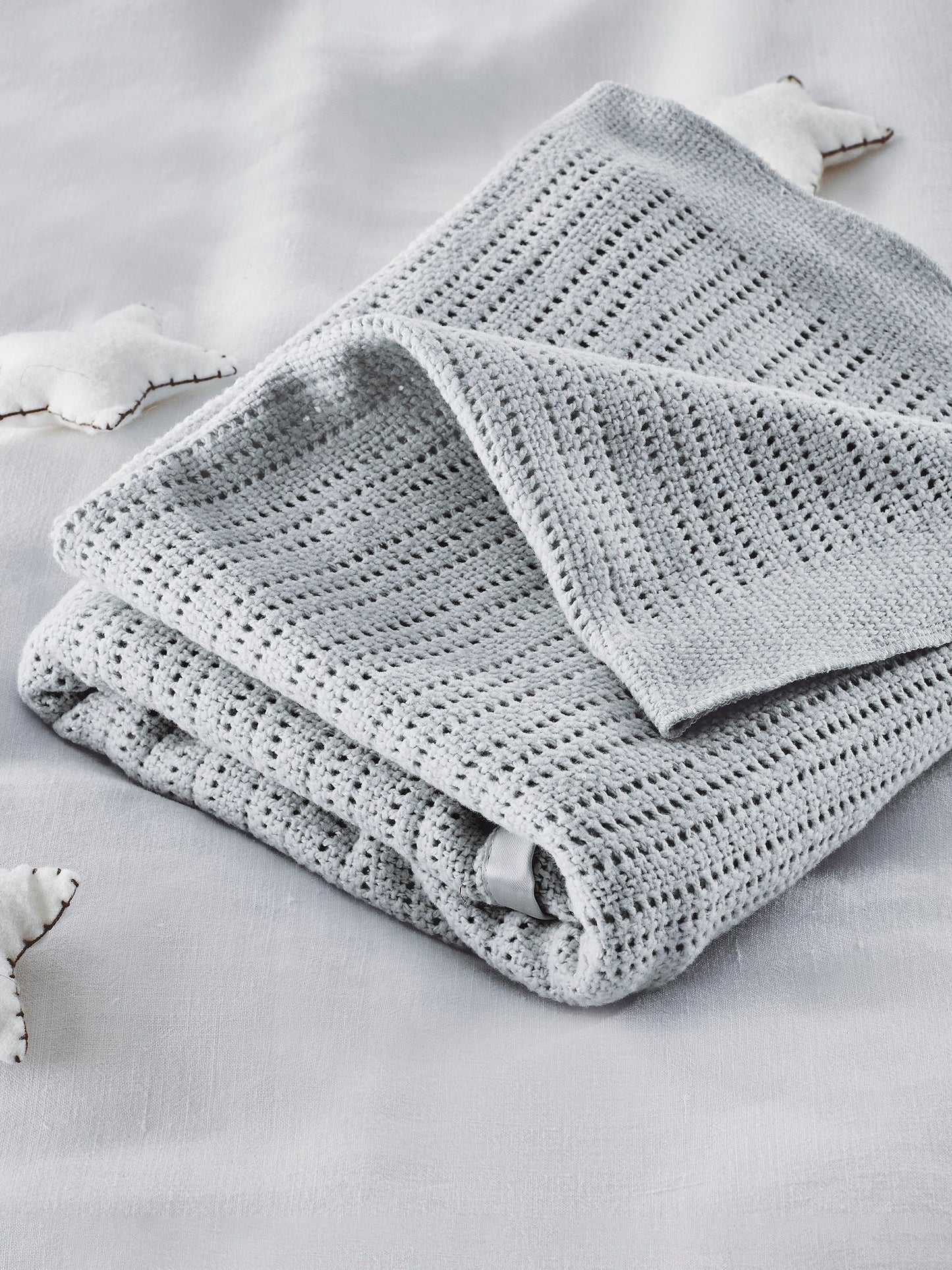 The White Company Grey The White Company Pink Cellular Satin Blanket image 1