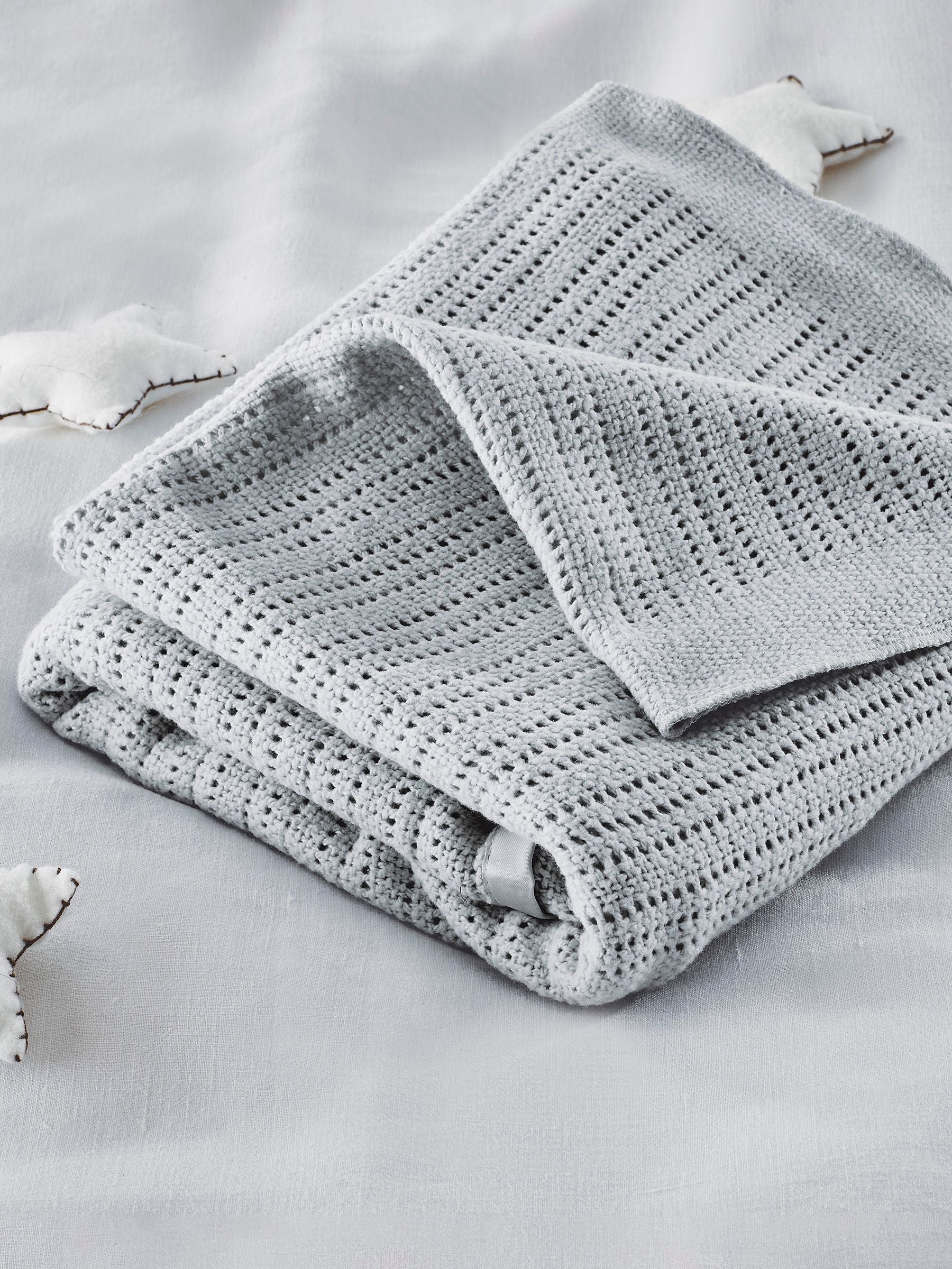 The White Company Grey The White Company Pink Cellular Satin Blanket image 1