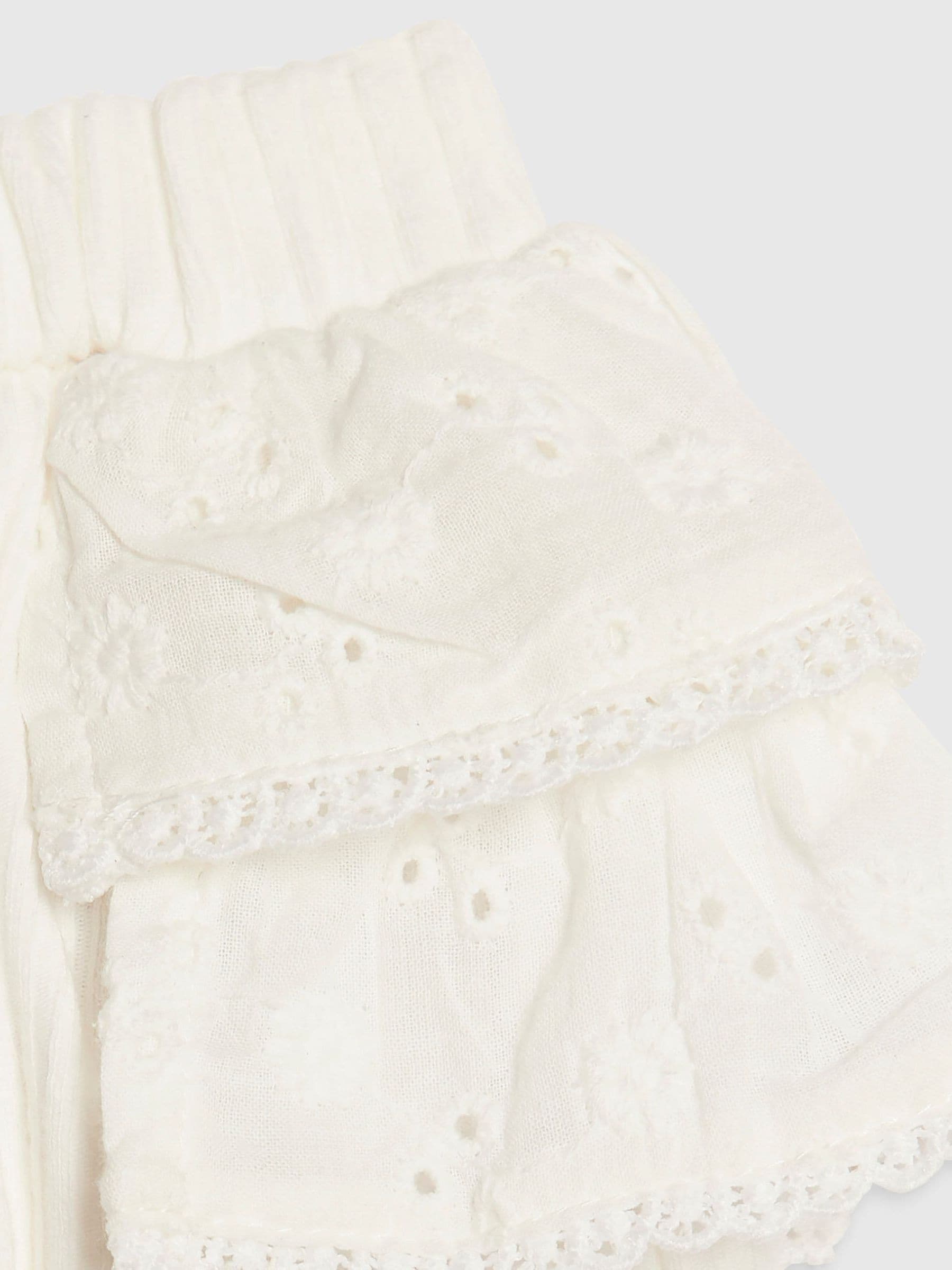 Dsiney Kidz - River Island White Ruffle Broderie Top & Short Set image 5