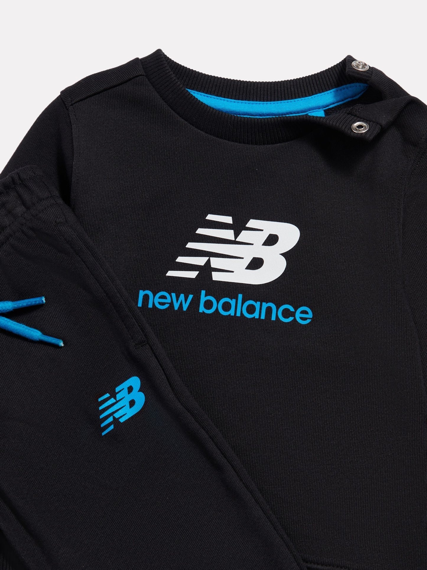 Dsiney Kidz - New Balance Black Stacked Logo Crew & Jogger Set image 3