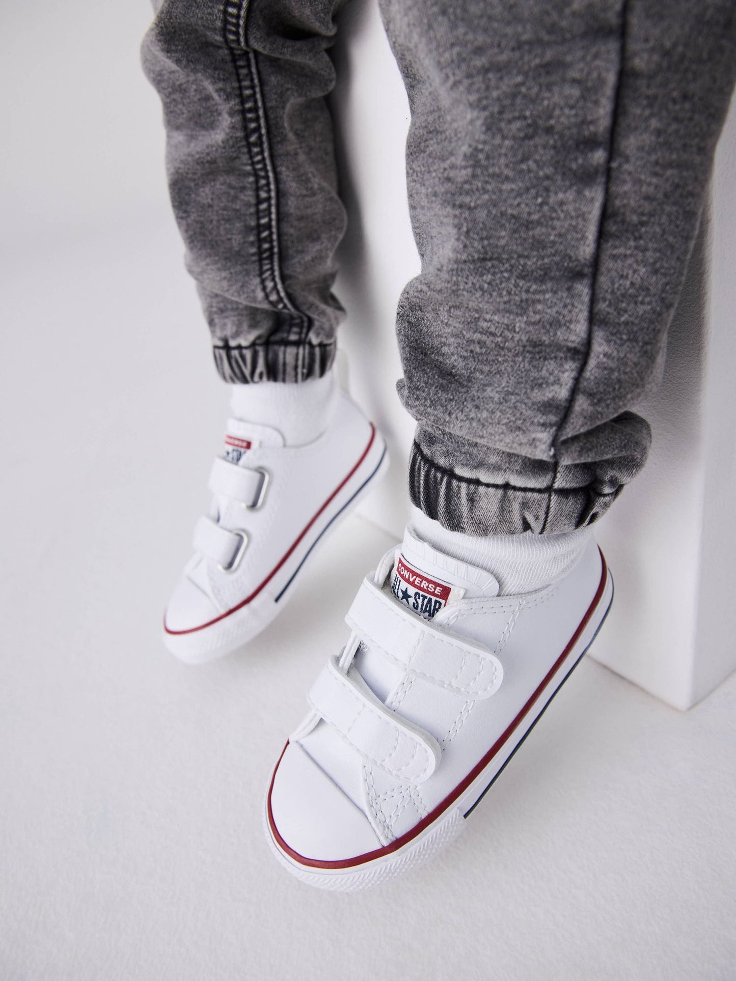 Converse White Chuck Ox 2V Infant Trainers image 5