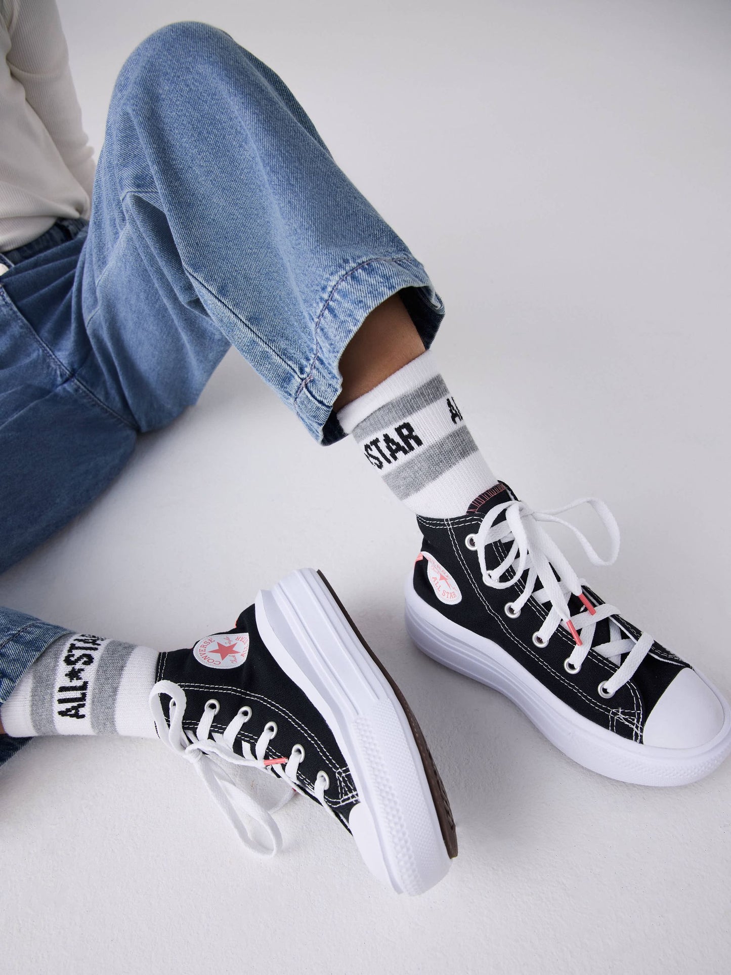 Converse Black Move Platform High Top Junior Trainers image 3
