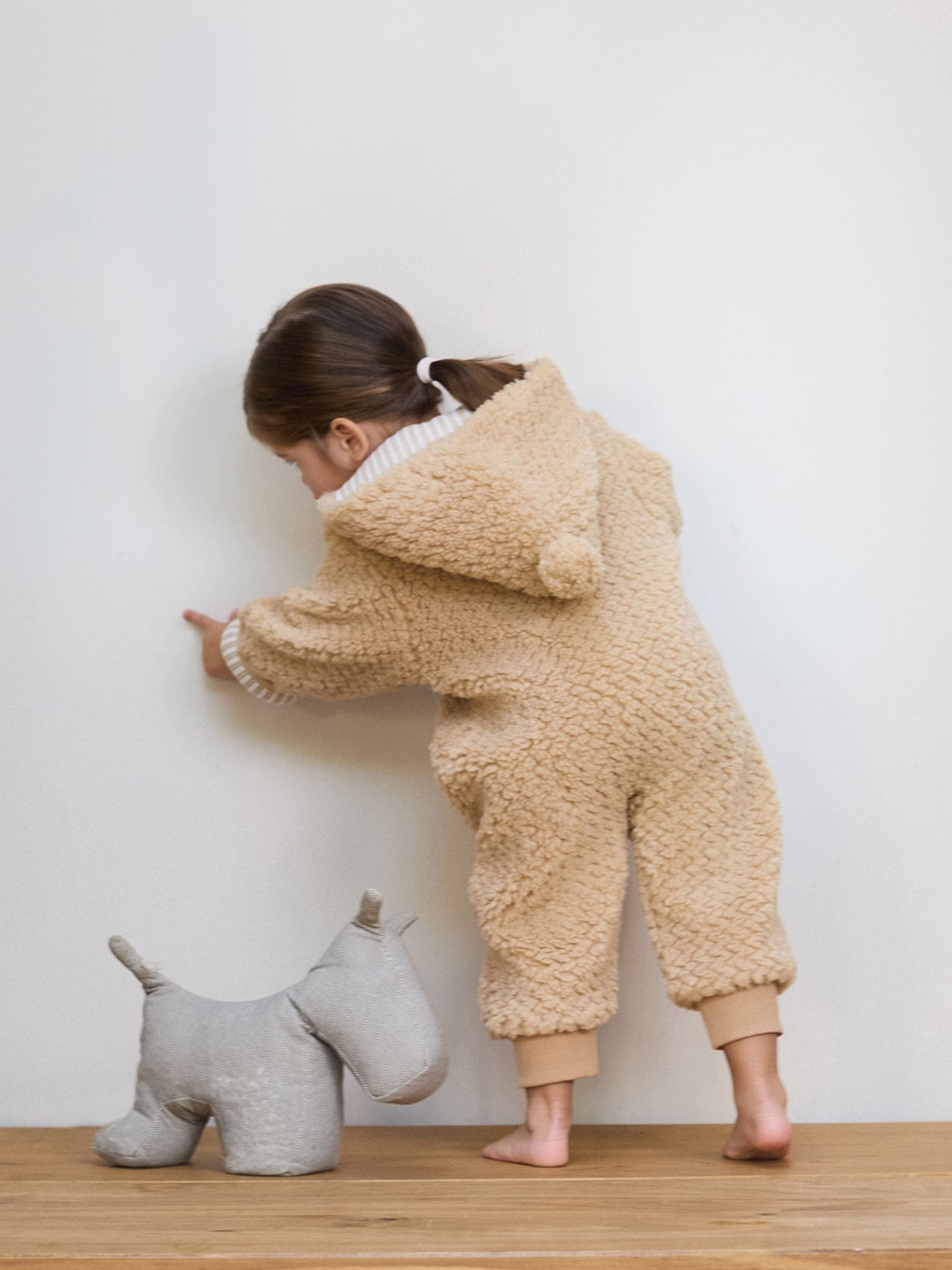 The Little Tailor Natural Chunky Sherpa Fleece Pramsuit image 4