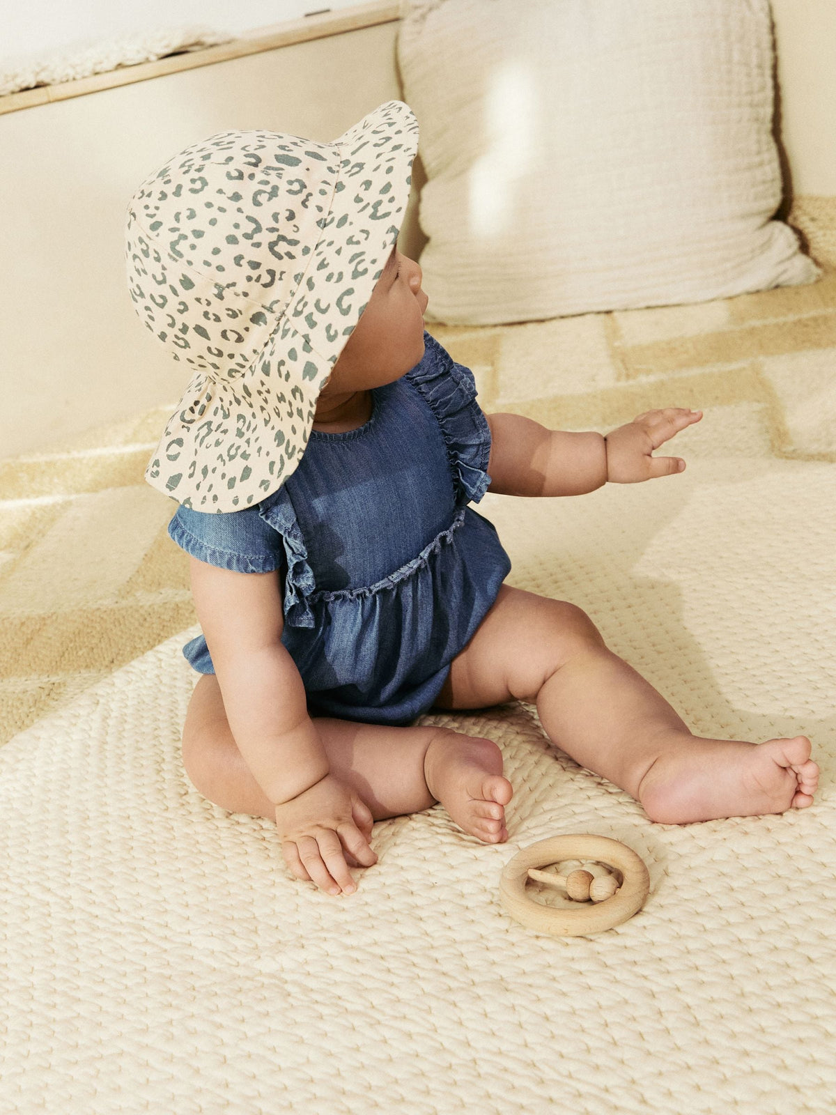 Neutral Leopard Print 100% Cotton Baby Bucket Hat (0mths-2yrs) image 3