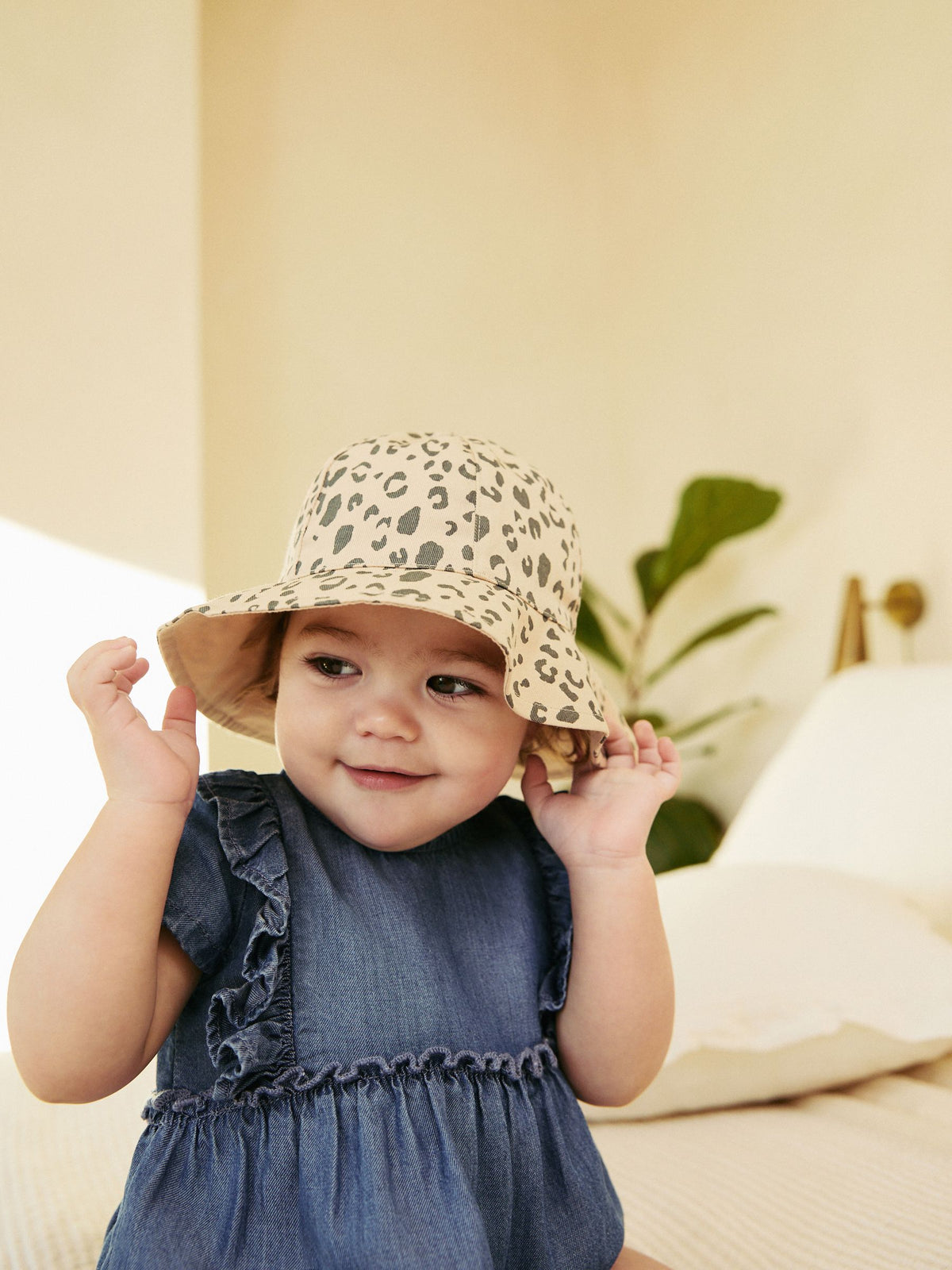 Neutral Leopard Print 100% Cotton Baby Bucket Hat (0mths-2yrs) image 4