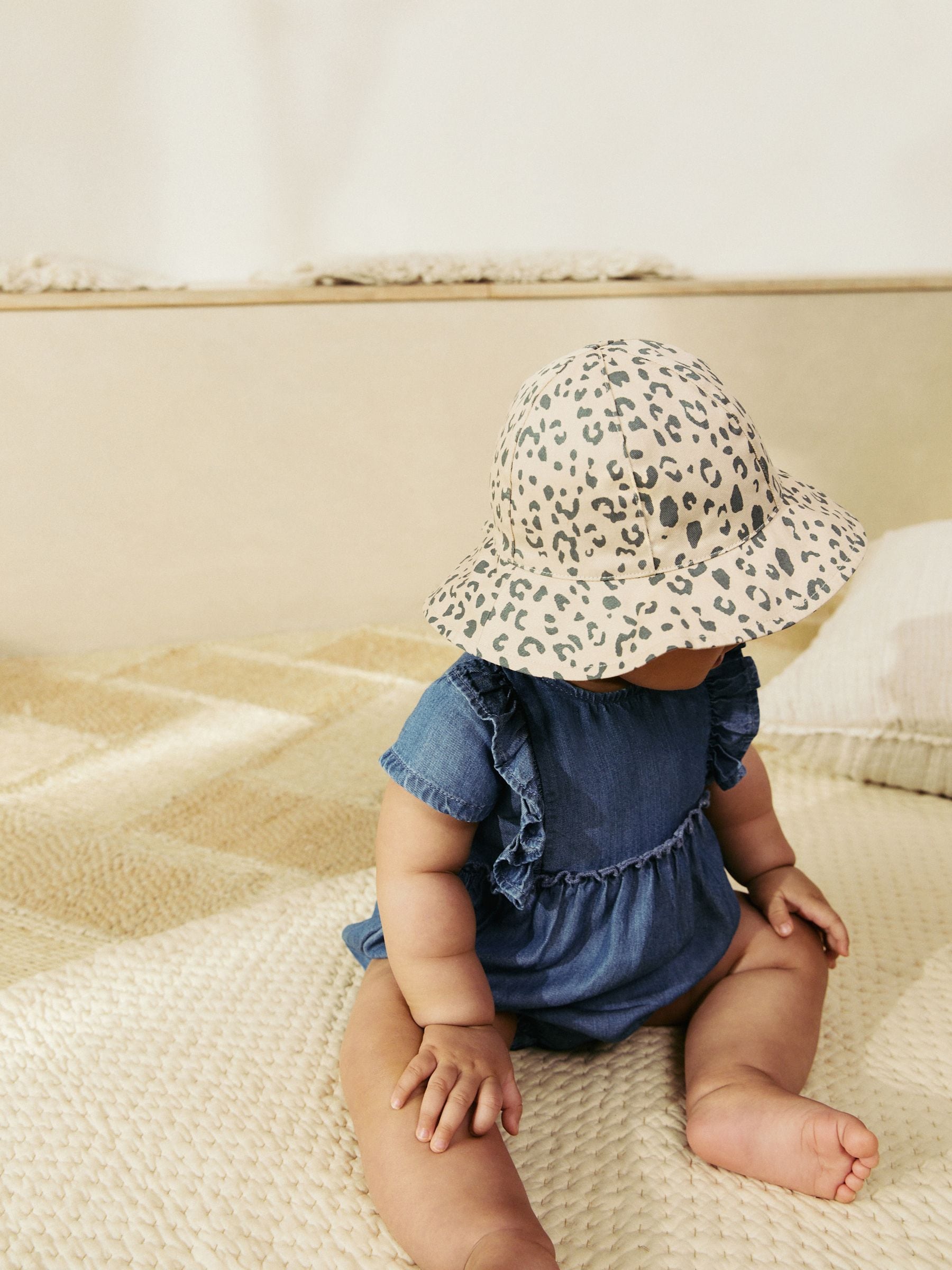 Neutral Leopard Print 100% Cotton Baby Bucket Hat (0mths-2yrs) image 5