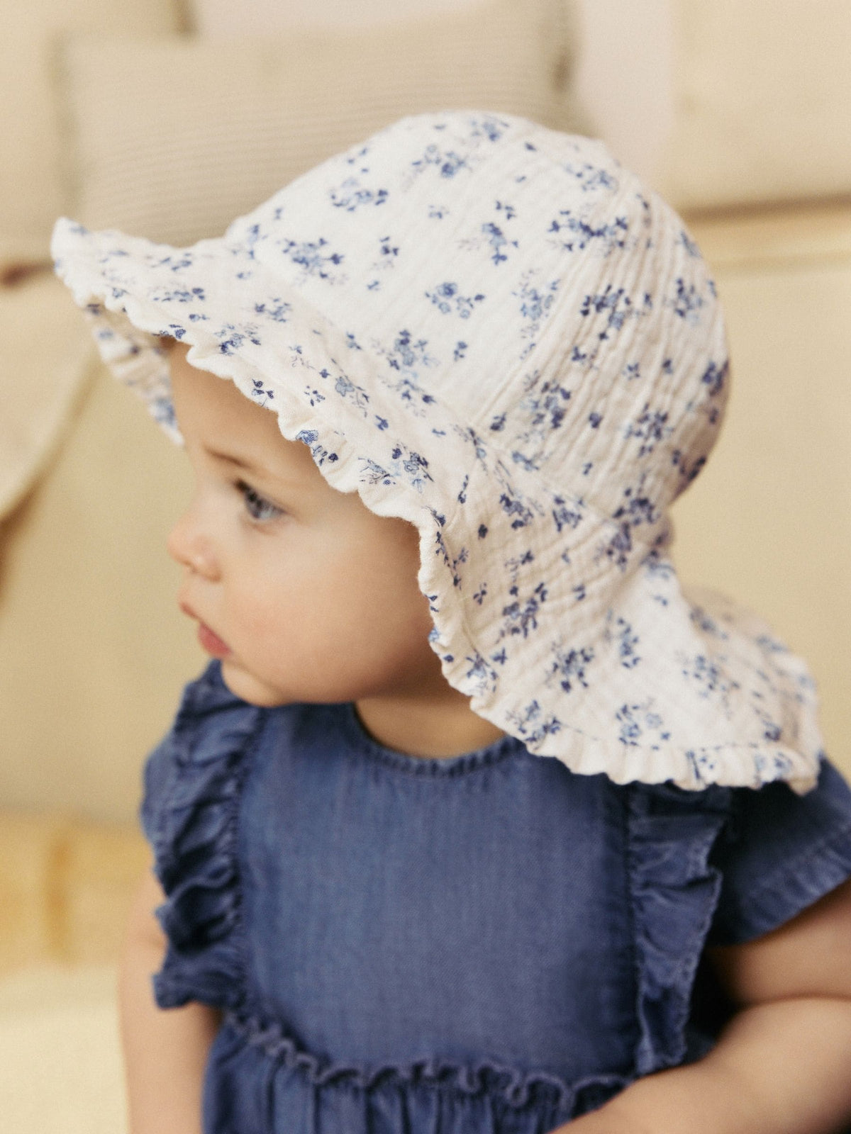 White/Blue Ditsy Floral Print 100% Cotton Baby Bucket Hat (0mths-2yrs) image 3