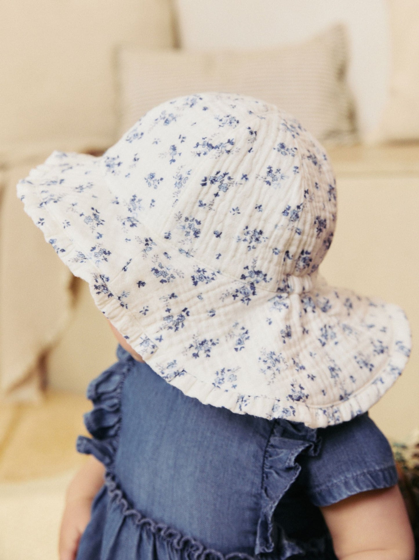 White/Blue Ditsy Floral Print 100% Cotton Baby Bucket Hat (0mths-2yrs) image 4