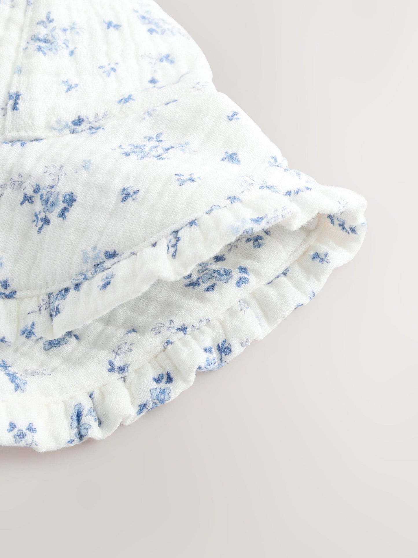 White/Blue Ditsy Floral Print 100% Cotton Baby Bucket Hat (0mths-2yrs) image 5
