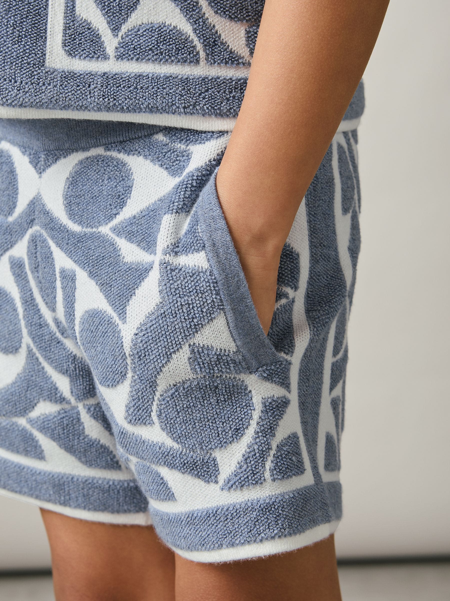 Dsiney Kidz - Reiss Soft Blue/White Vounder 3-9 yrs Abstract-Pattern Towelling Shorts image 1