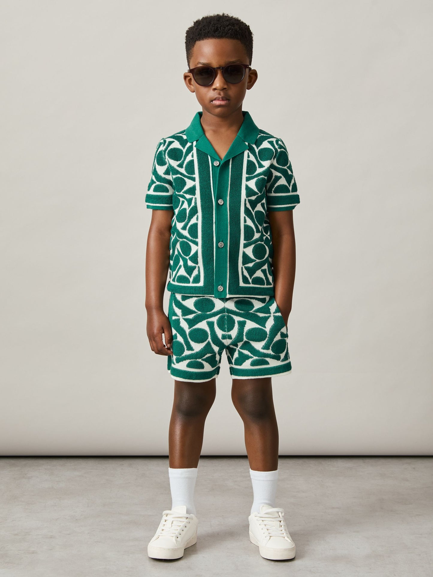 Dsiney Kidz - Reiss Green/White Vounder 3-9 yrs Abstract-Pattern Towelling Shorts image 3