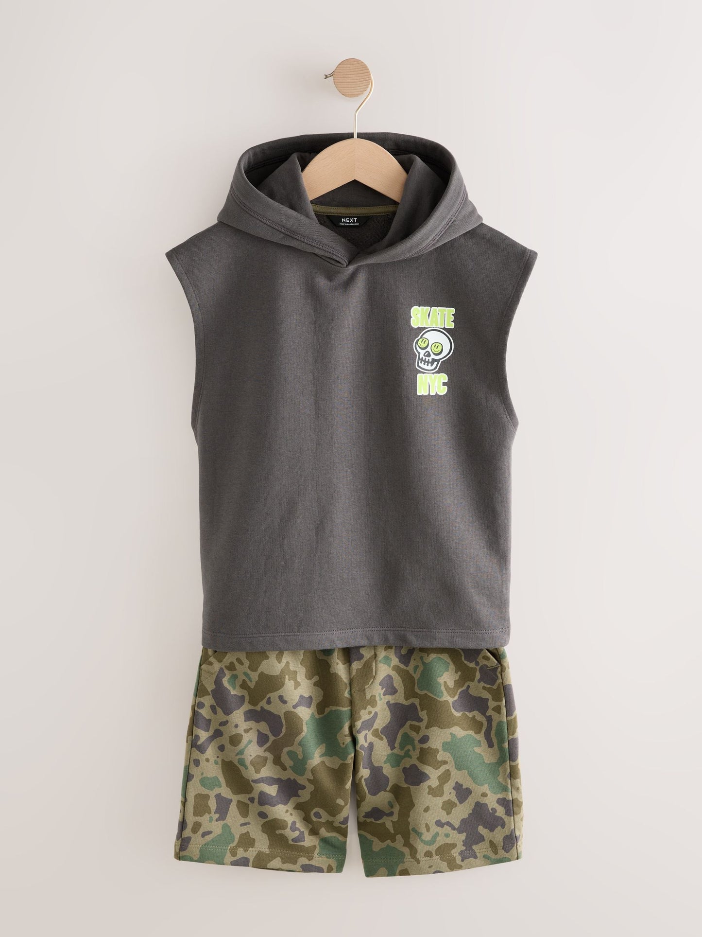 Camouflage Sleeveless Hoodie And Short Graphic Set