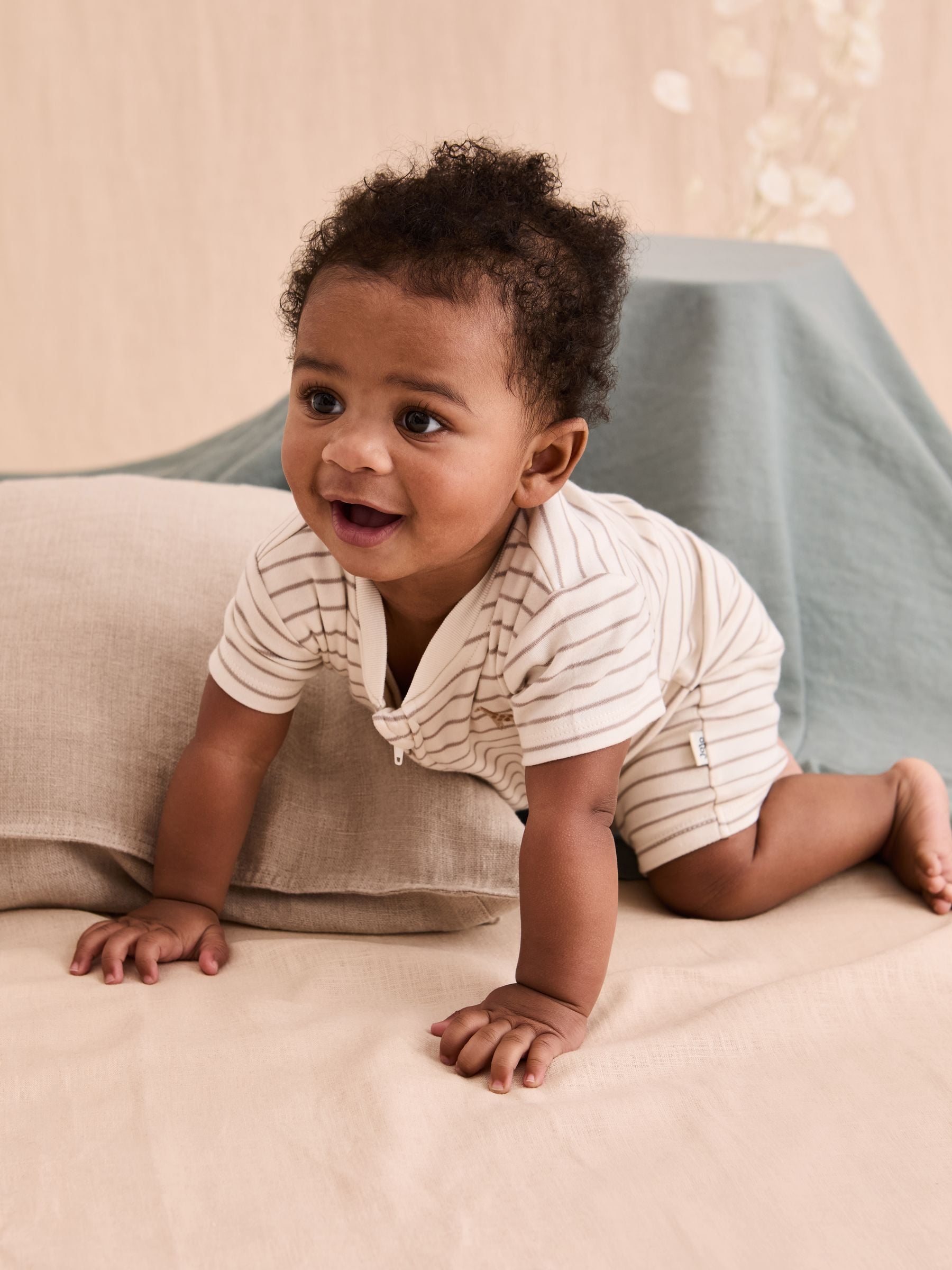 JoJo Maman Bébé Cream Cotton Short Sleeve Boat Sleepsuit image 3