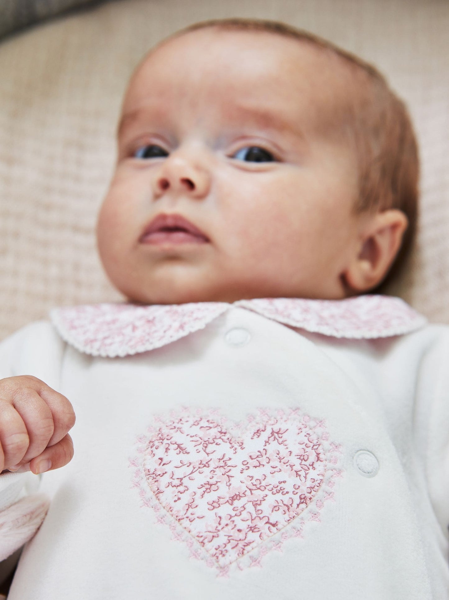 JoJo Maman Bébé White Heart Appliqué Velour All-In-One image 3