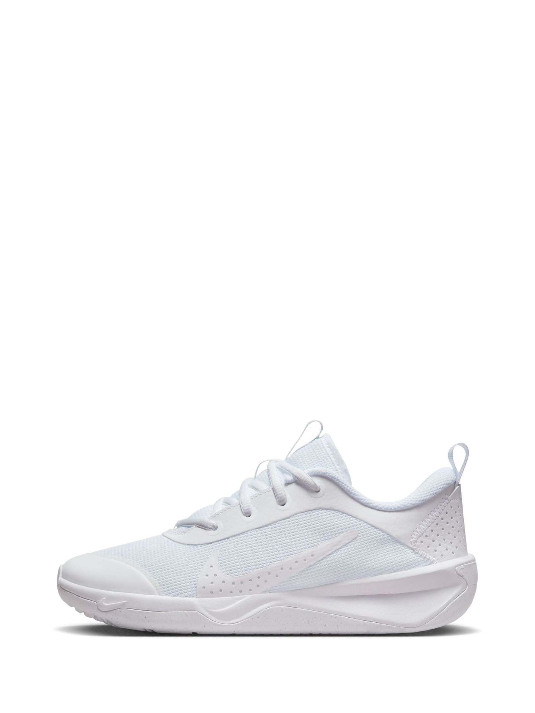 Nike White Youth Omni Court Trainers image 2
