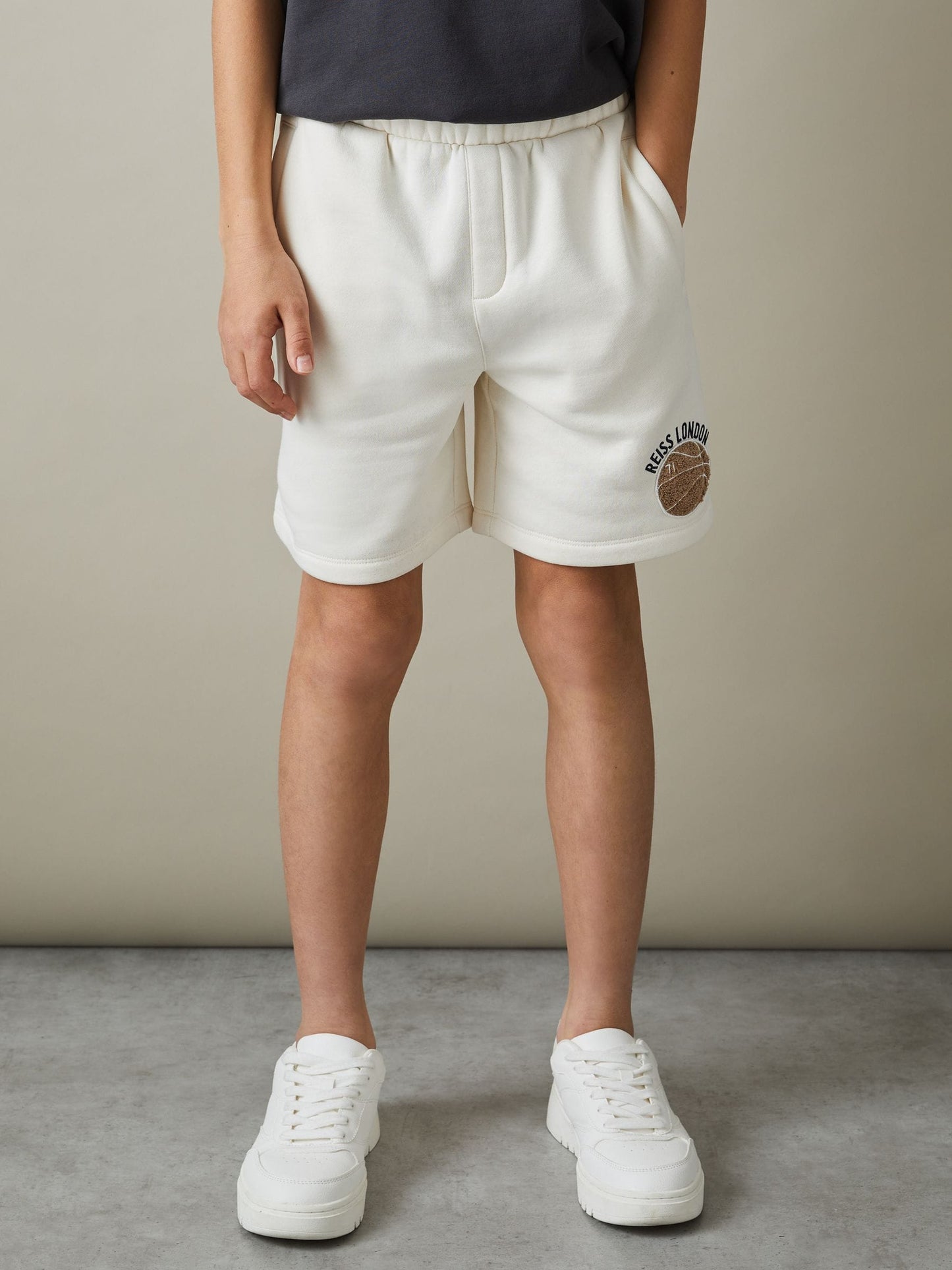 Dsiney Kidz - Reiss Off White Arto 3-9 yrs Relaxed Embroidered Basketball Shorts image 3