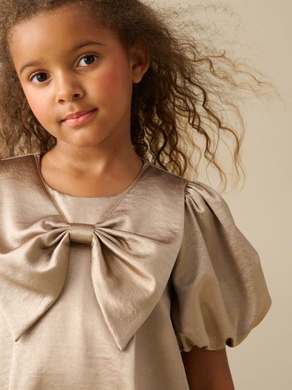 Dsiney Kidz - Angel & Rocket Natural Nadia Satin Puff Sleeve Bow Collar Shift Dress image 3