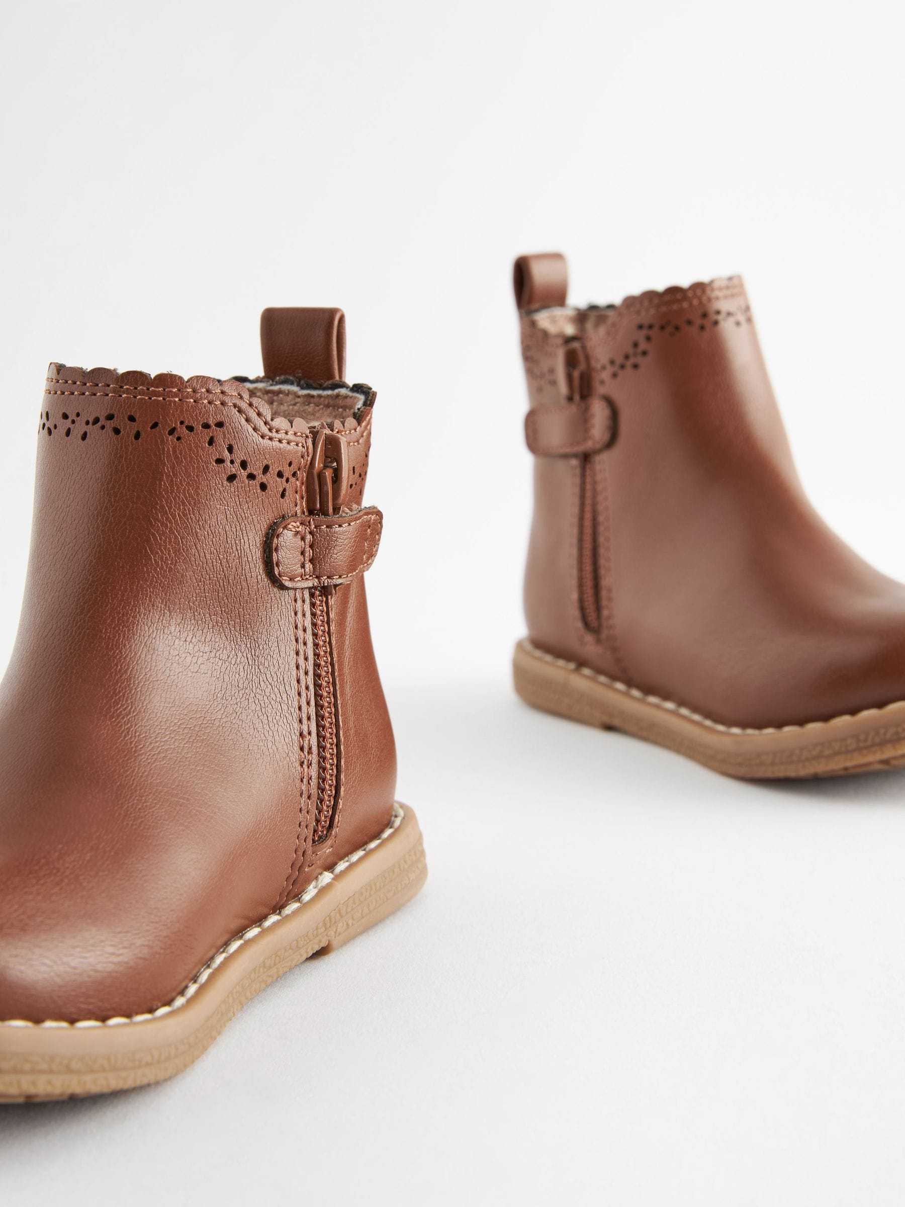 Tan Brown Standard Fit (F) Chelsea Ankle Boots image 3