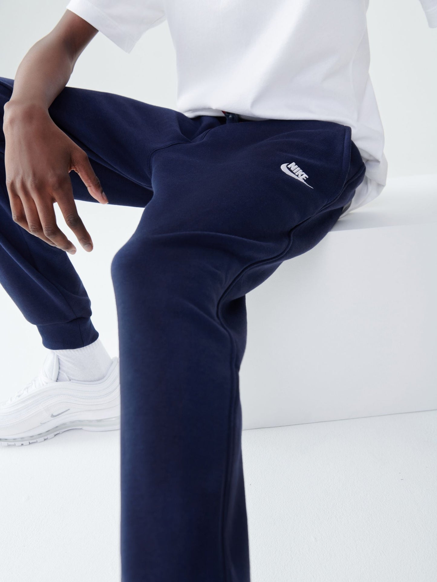 Dsiney Kidz - Nike Midnight Navy Club Fleece Joggers image 2
