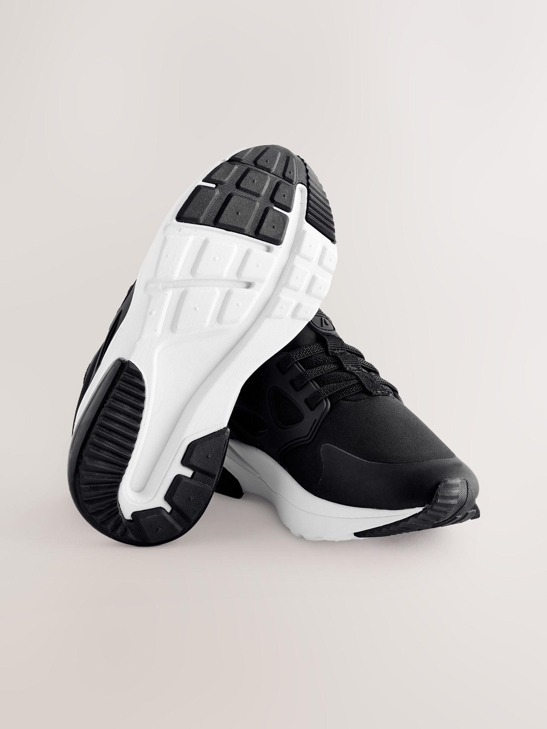 Black/White Standard Fit (F) Elastic Lace Trainers image 4