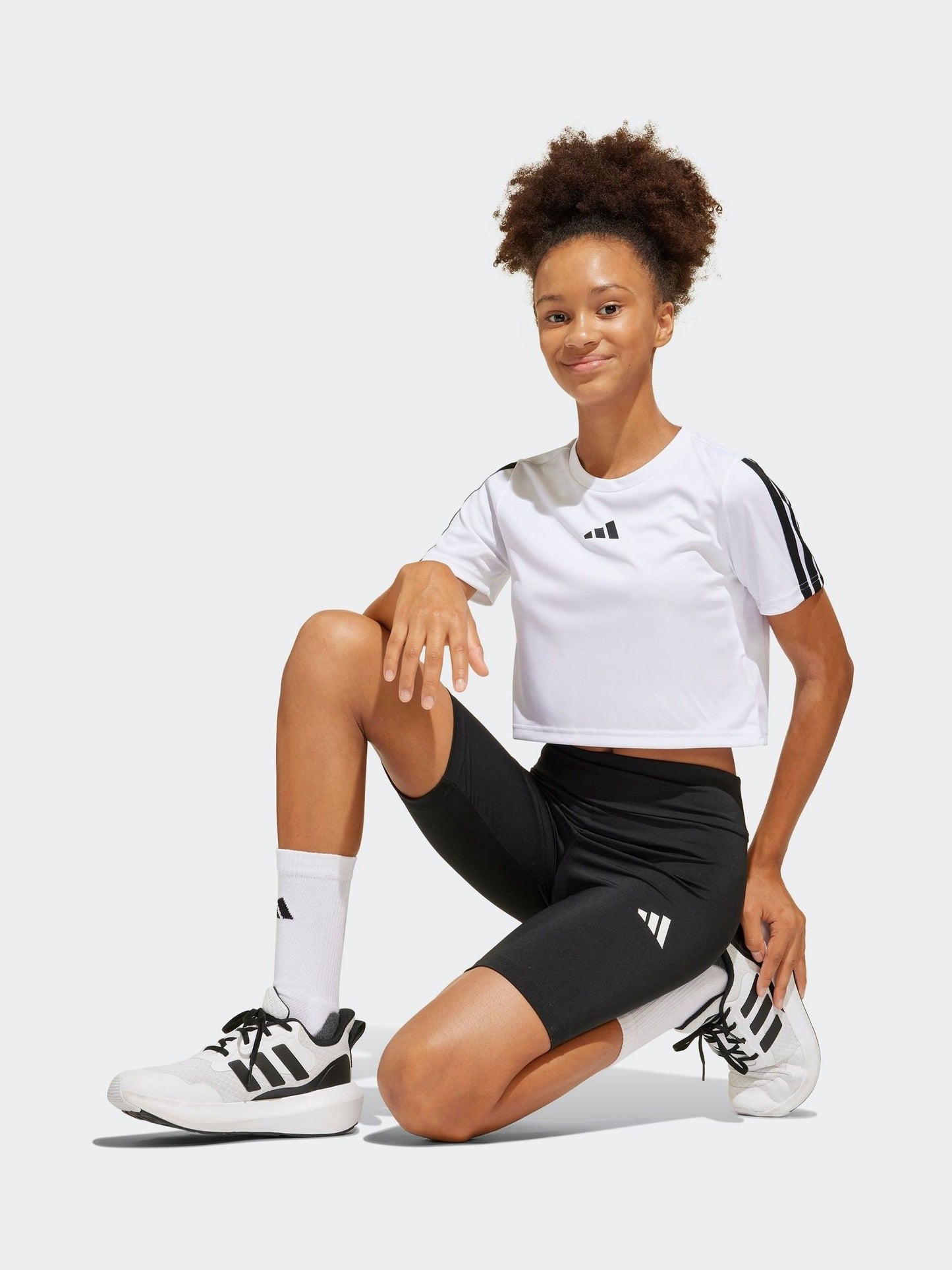 Dsiney Kidz - adidas White Train Essentials 3-Stripes T-Shirt and Bike Short Set Kids image 3