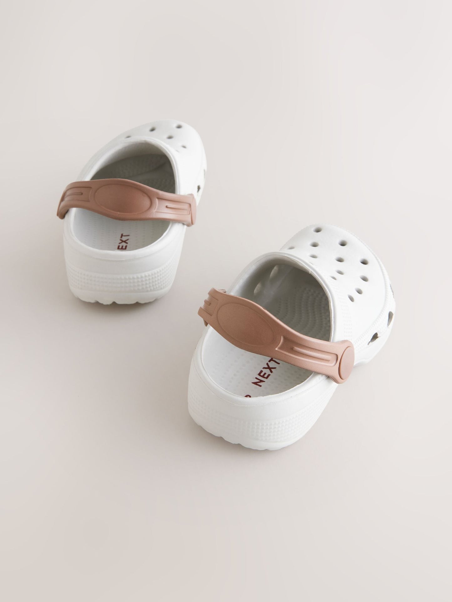 Neutral Standard Fit (F) Clogs