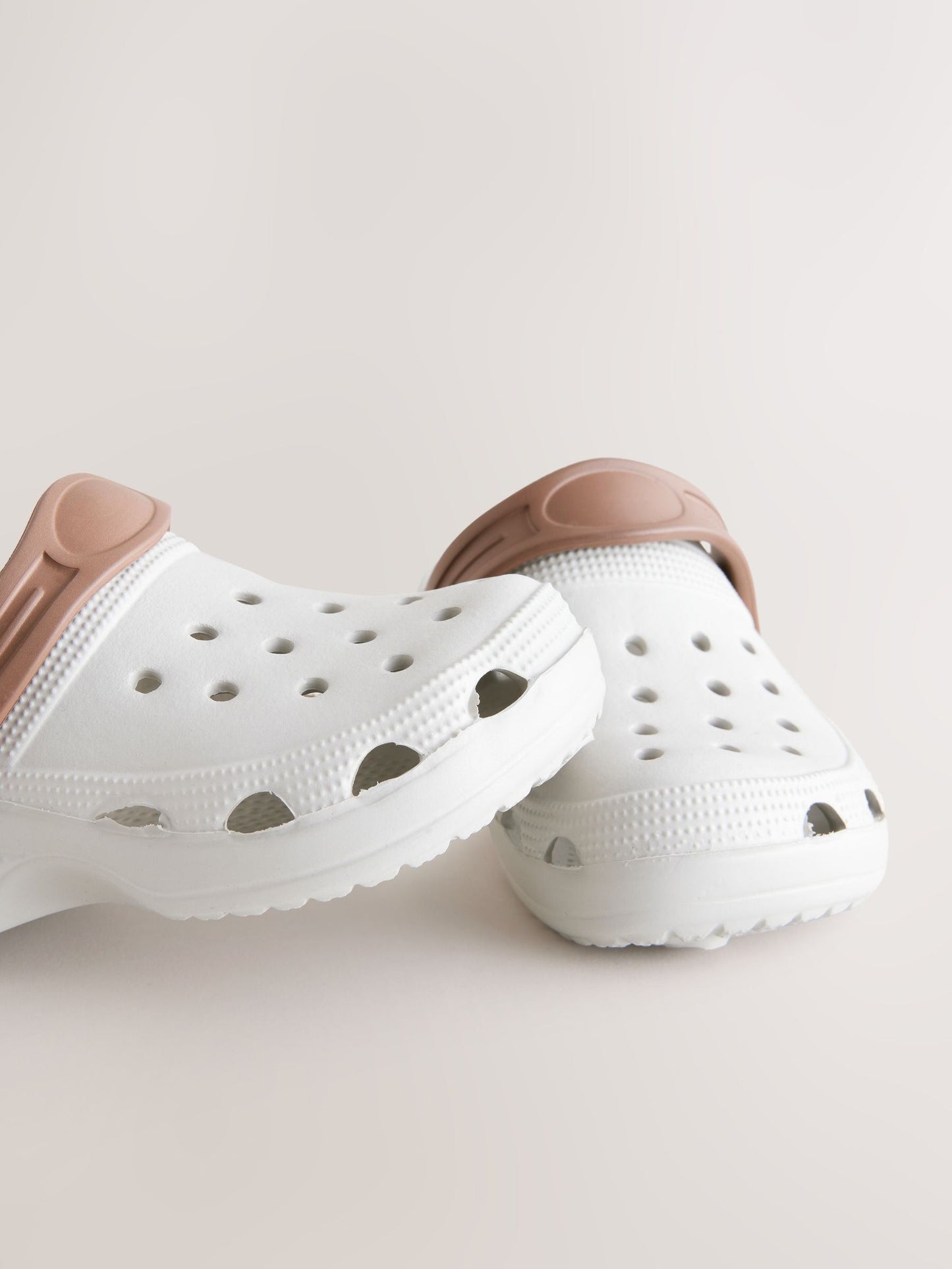 Neutral Standard Fit (F) Clogs