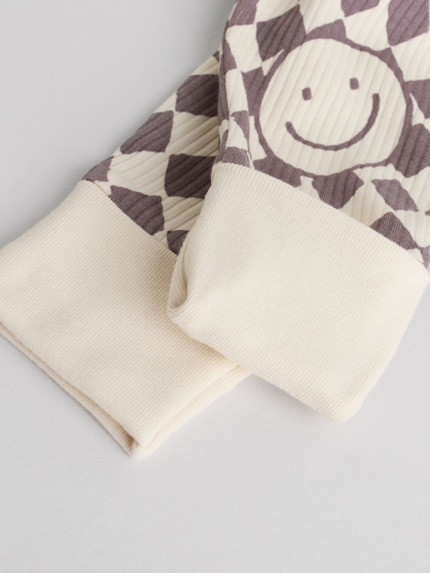 Monochrome Baby Sleepsuits 4 Pack (0mths-3yrs) image 6