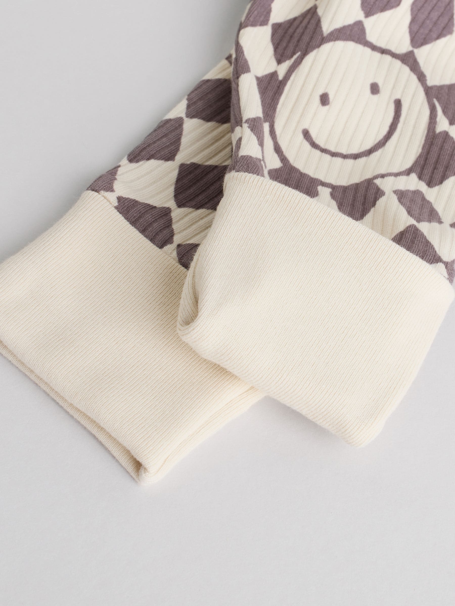 Monochrome Baby Sleepsuits 4 Pack (0mths-3yrs) image 6