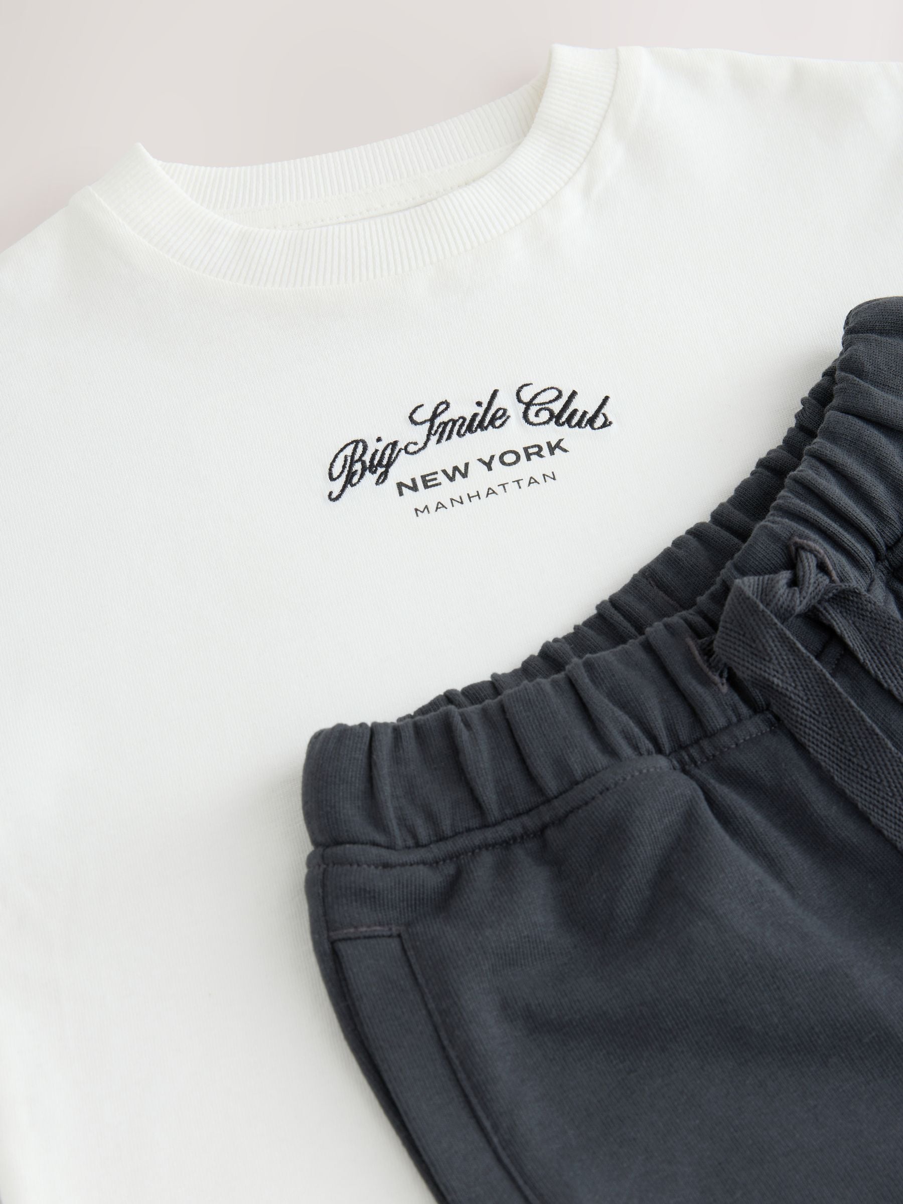 Navy/White Short Sleeve T-Shirt and Utility Joggers Set 2 Pack (3mths-7yrs) image 5