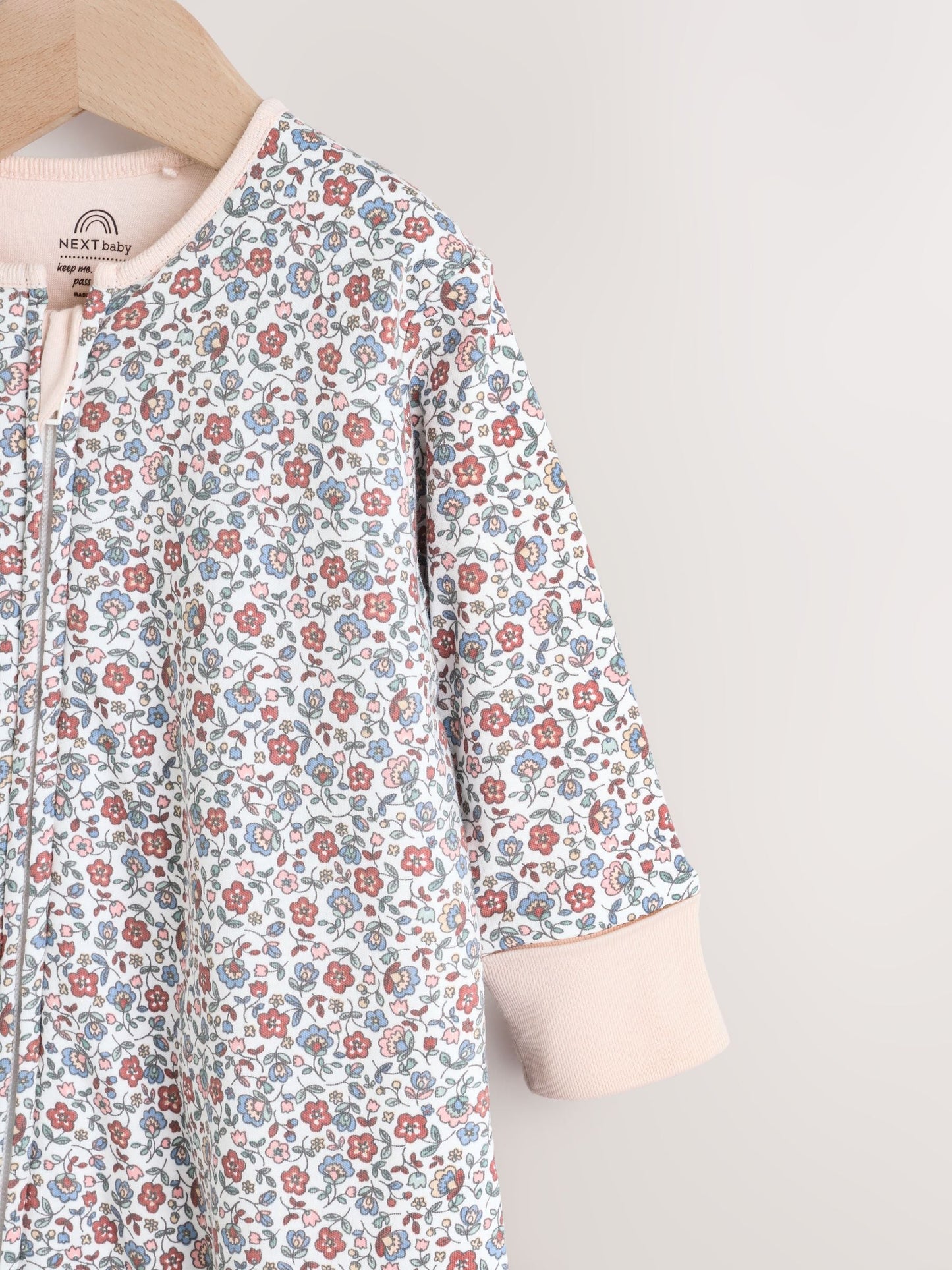 Ecru Floral 2.5 TOG Wadded Baby Sleepsuit image 3