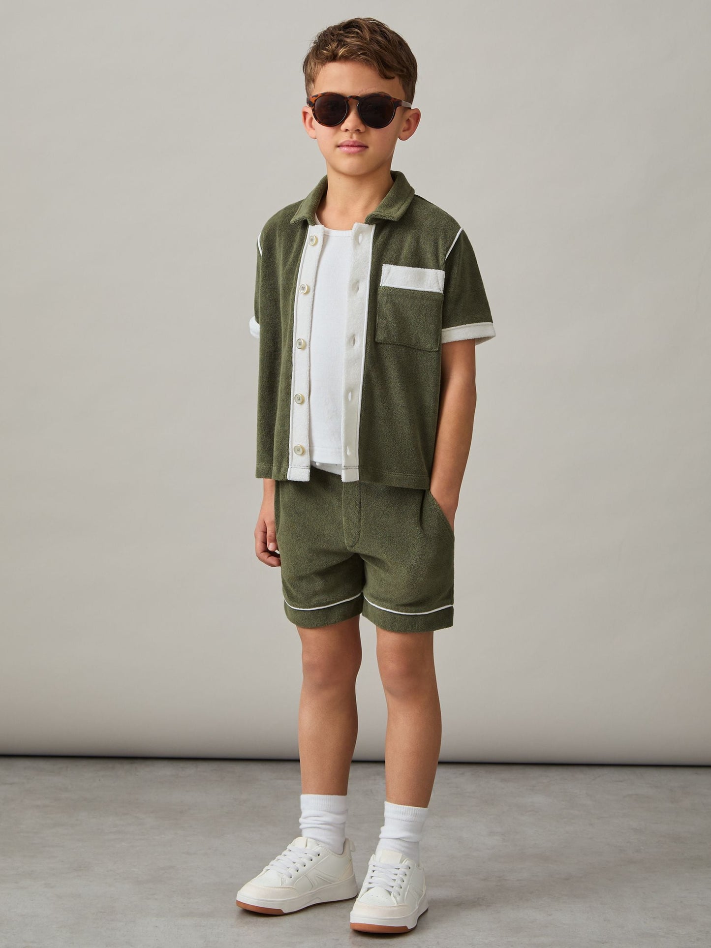 Dsiney Kidz - Reiss Green Multi Selvio 3-9 yrs Velour Colour-Block Shorts image 1