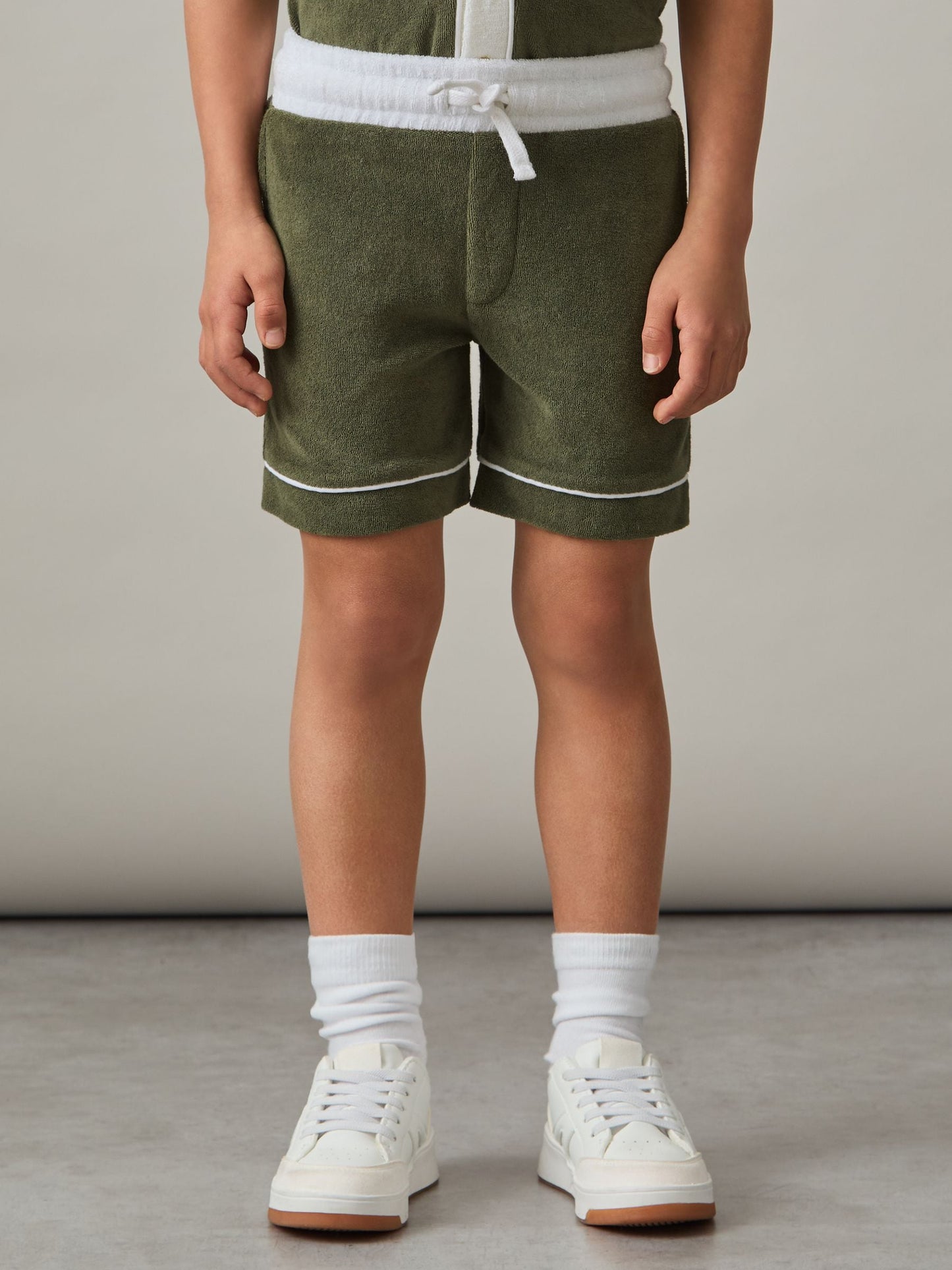 Dsiney Kidz - Reiss Green Multi Selvio 3-9 yrs Velour Colour-Block Shorts image 3