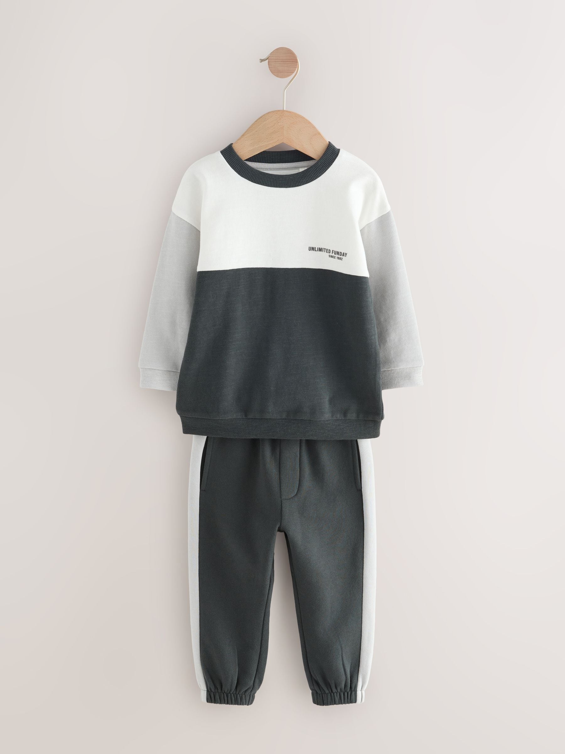 Black/White Long Sleeve Soft Touch T-Shirt and Joggers Set (3mths-7yrs) image 5